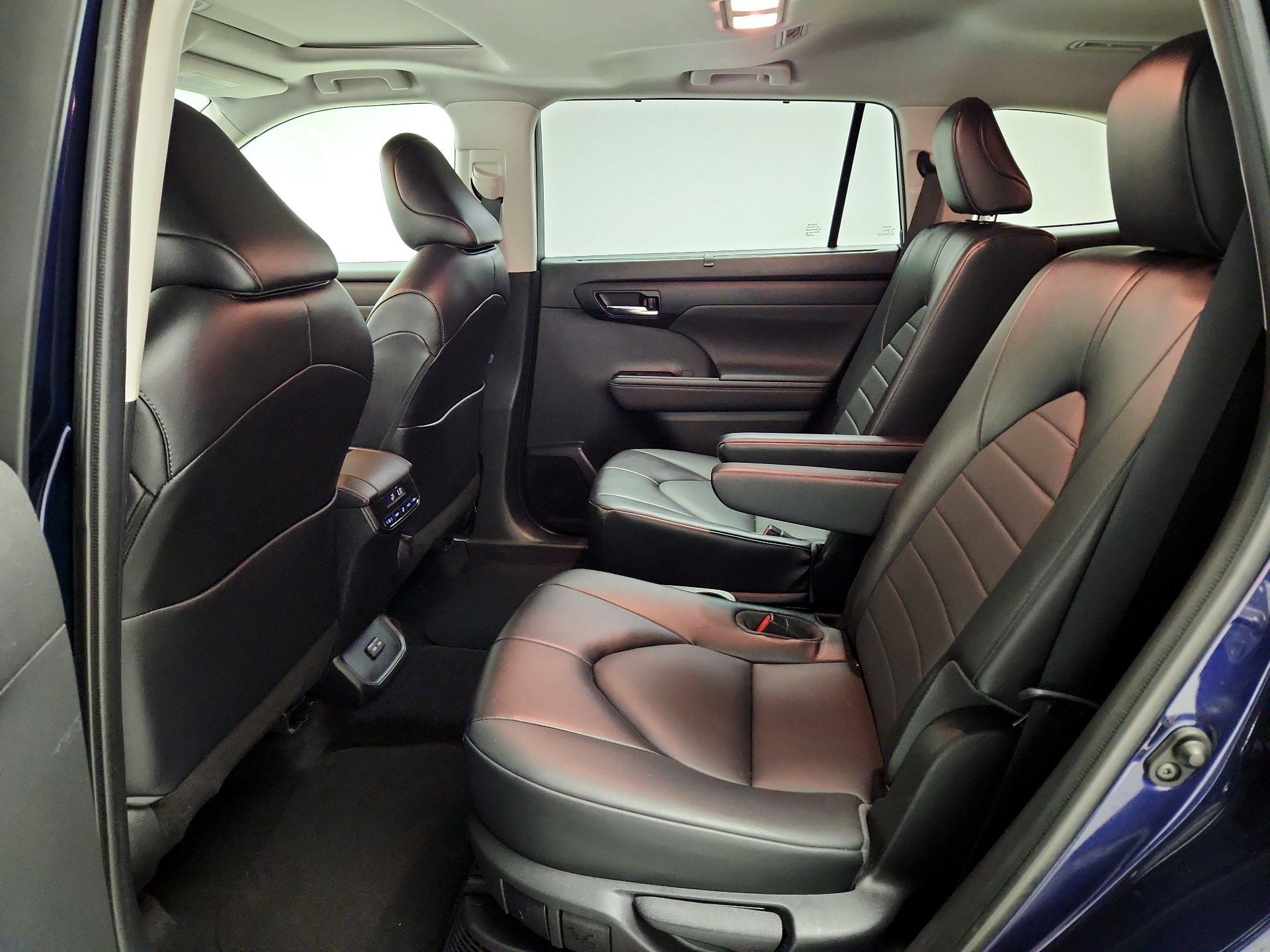 Thumbnail: 2022 Toyota Highlander - 20