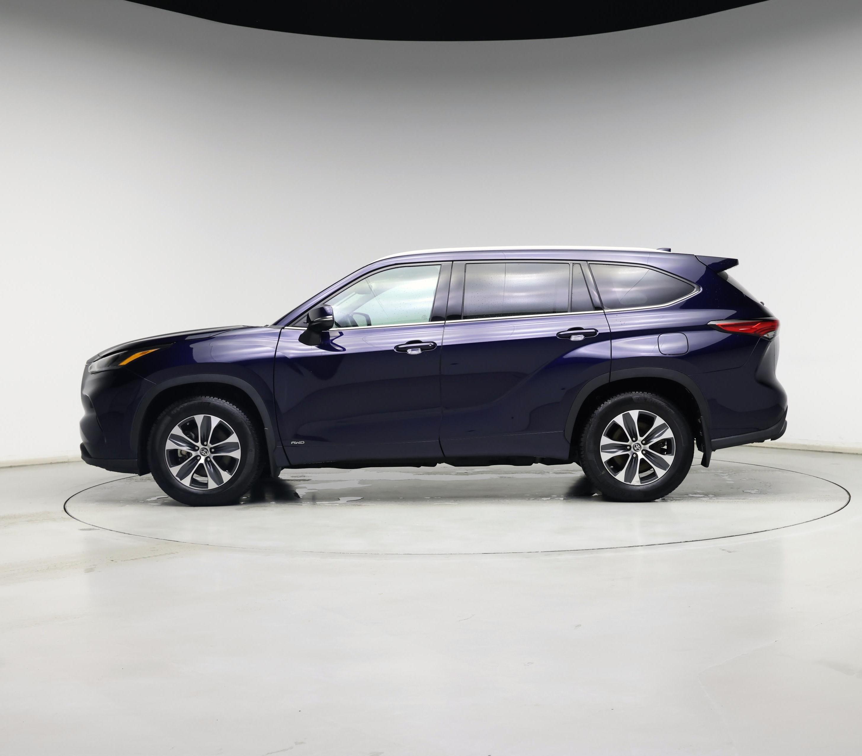 Thumbnail: 2022 Toyota Highlander - 3