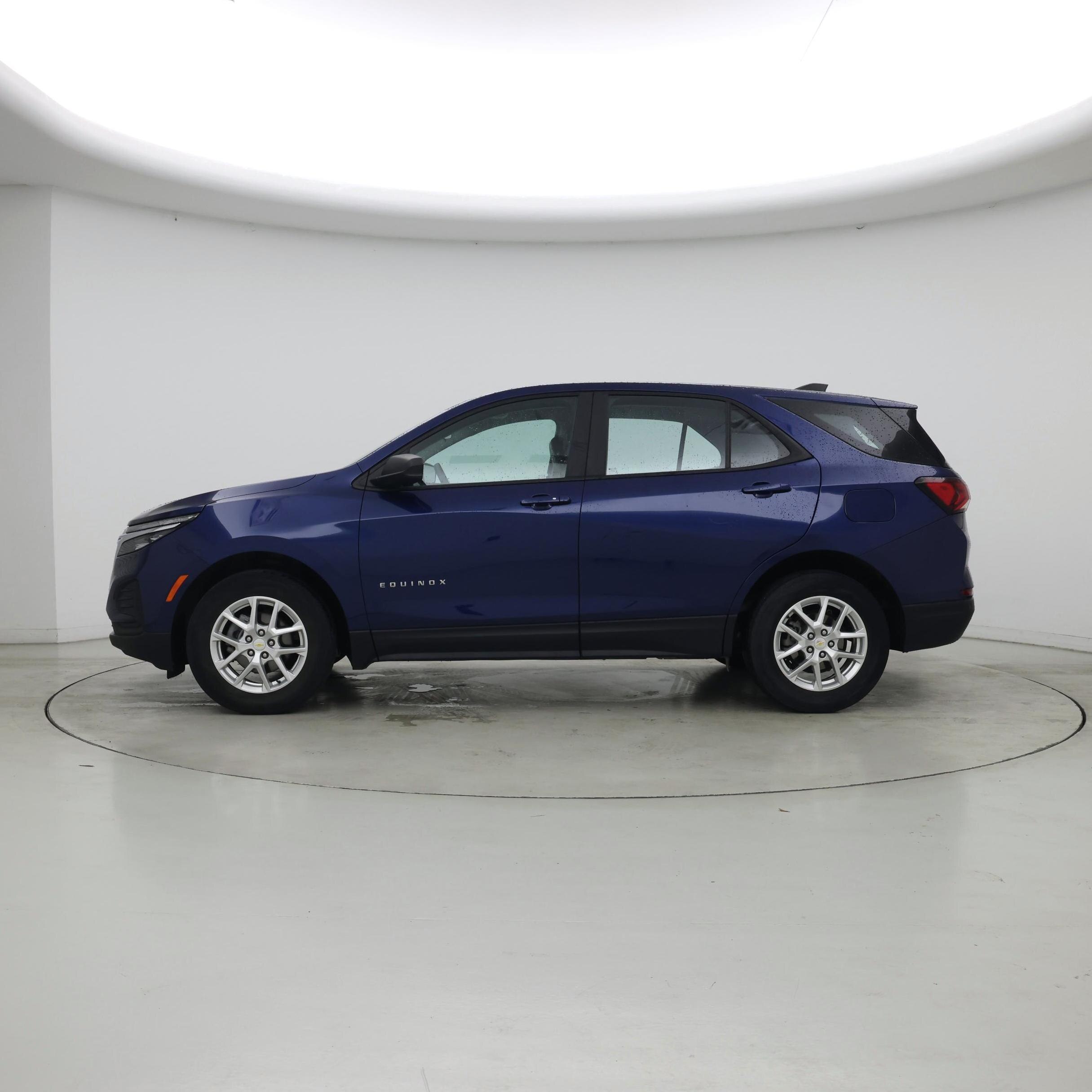 Thumbnail: 2022 Chevrolet Equinox - 3