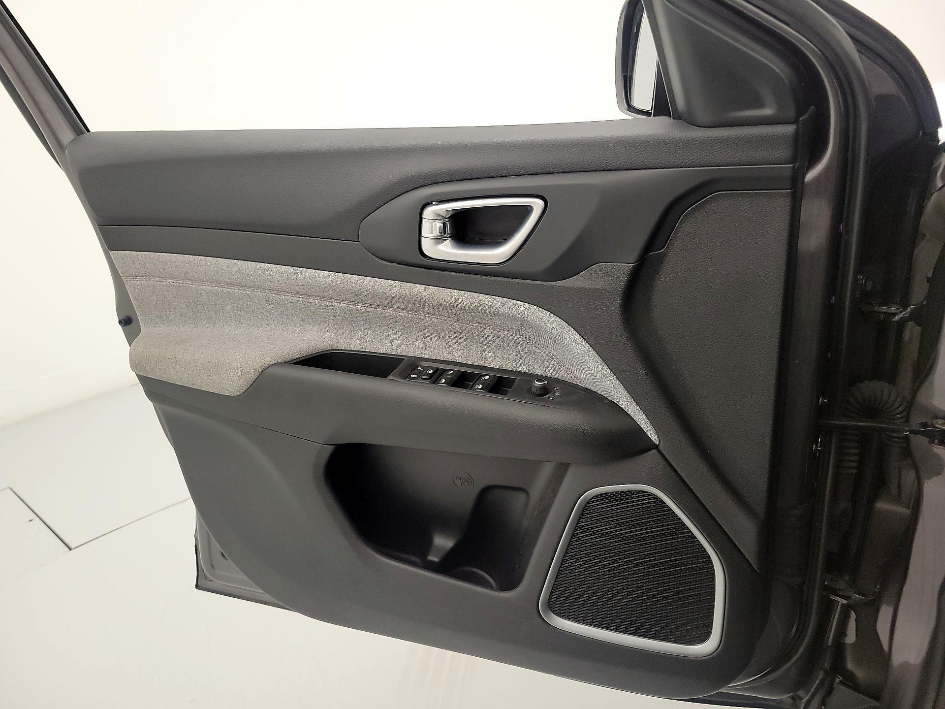 Thumbnail: 2023 Jeep Compass - 12