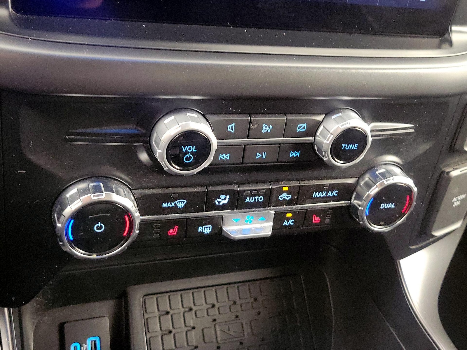 2024 Ford F-150 XLT - Photo 18
