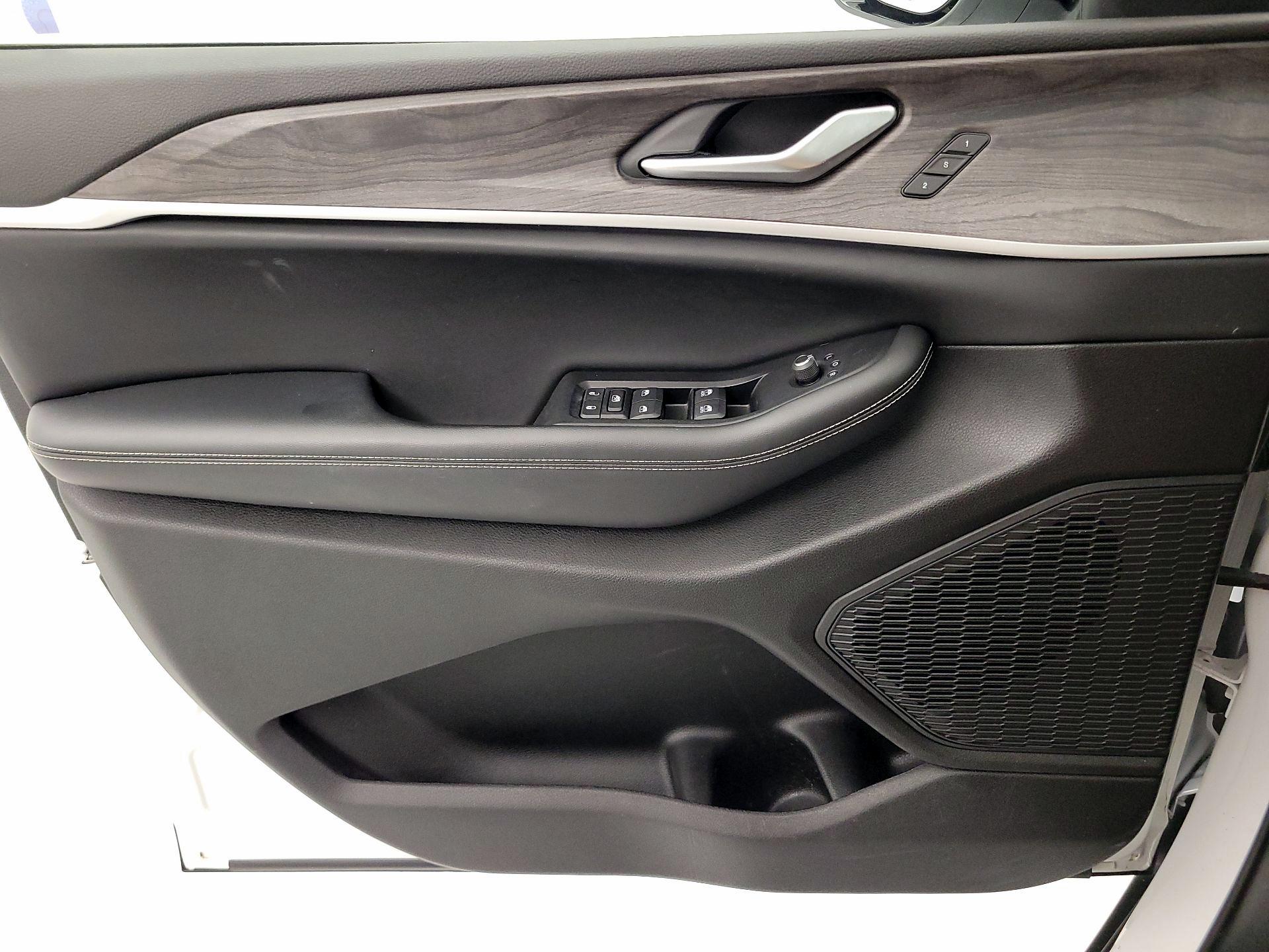 Thumbnail: 2023 Jeep Grand Cherokee - 12