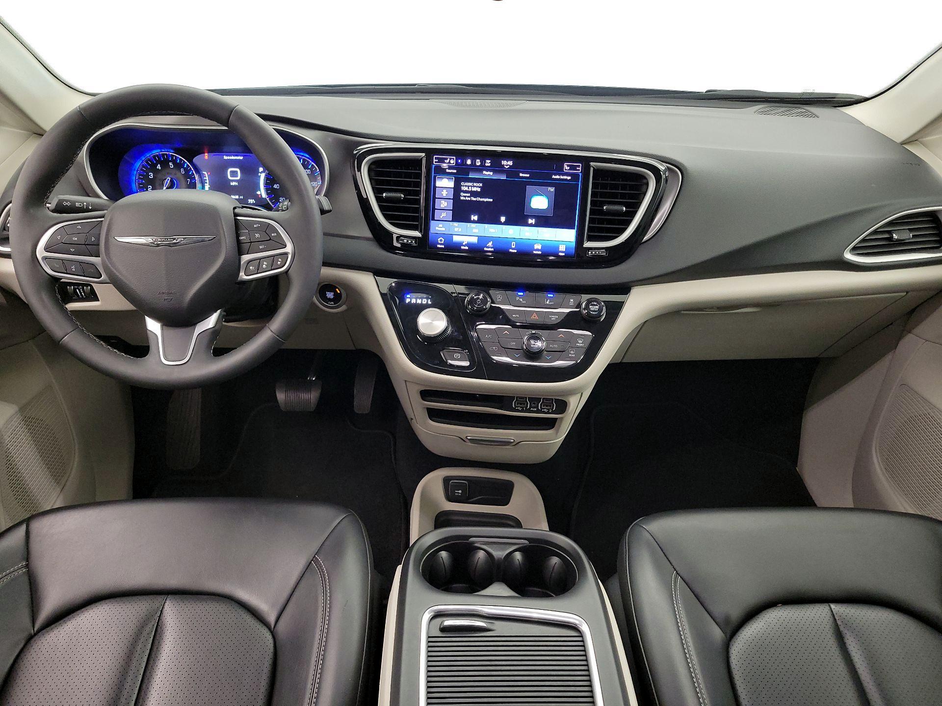 Thumbnail: 2023 Chrysler Pacifica - 9