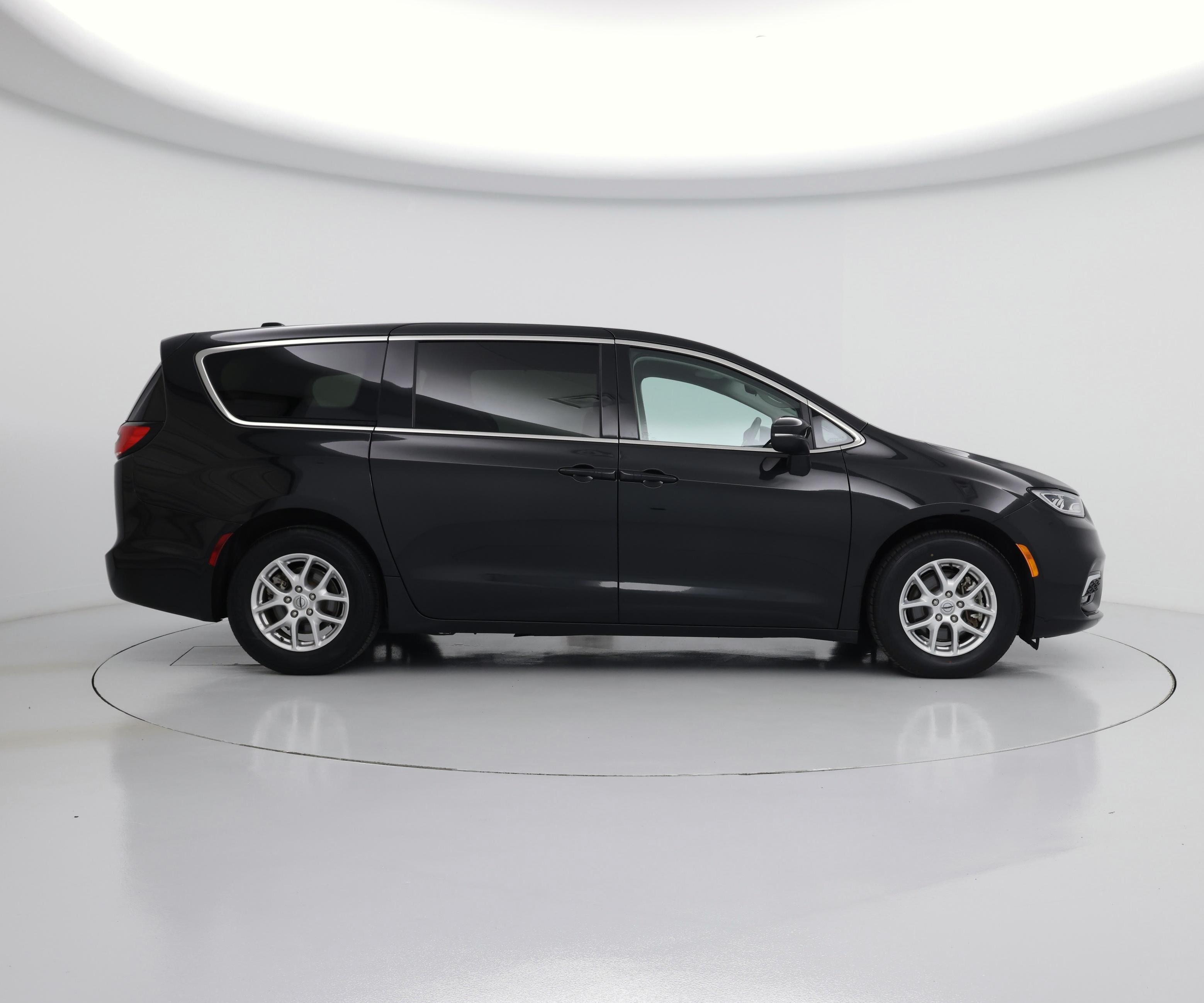 Thumbnail: 2023 Chrysler Pacifica - 7