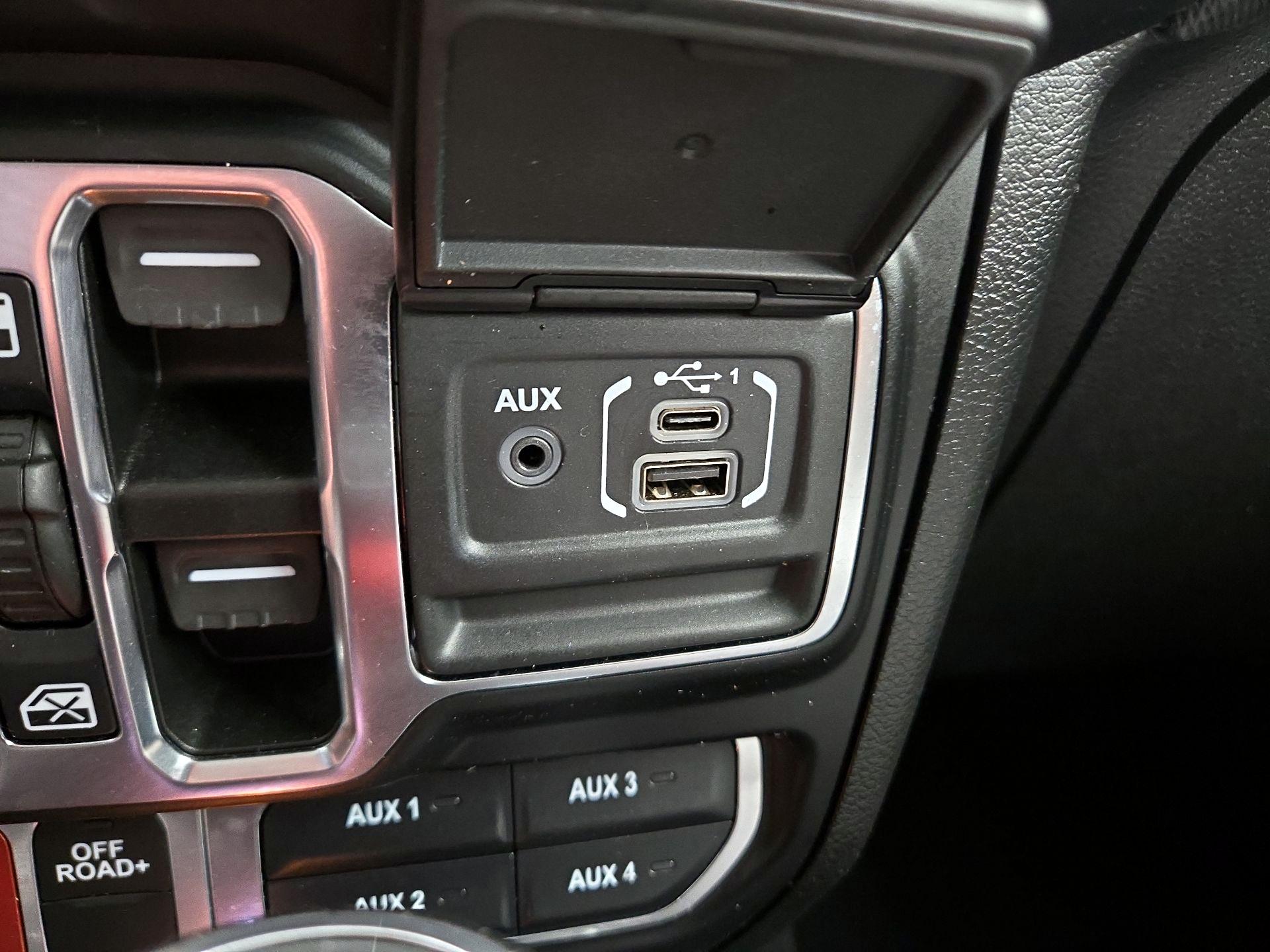 Thumbnail: 2021 Jeep Gladiator - 19