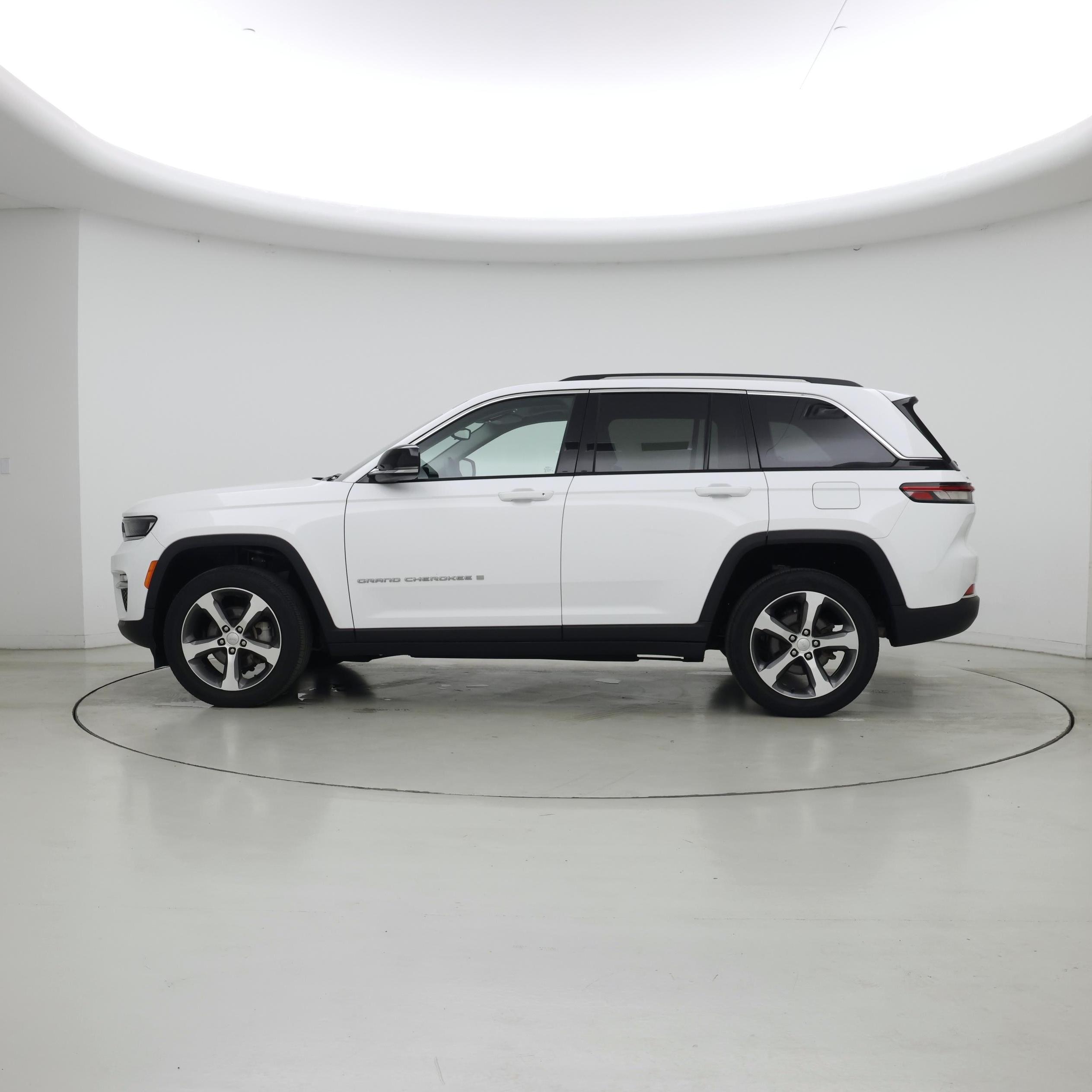 Thumbnail: 2023 Jeep Grand Cherokee - 3