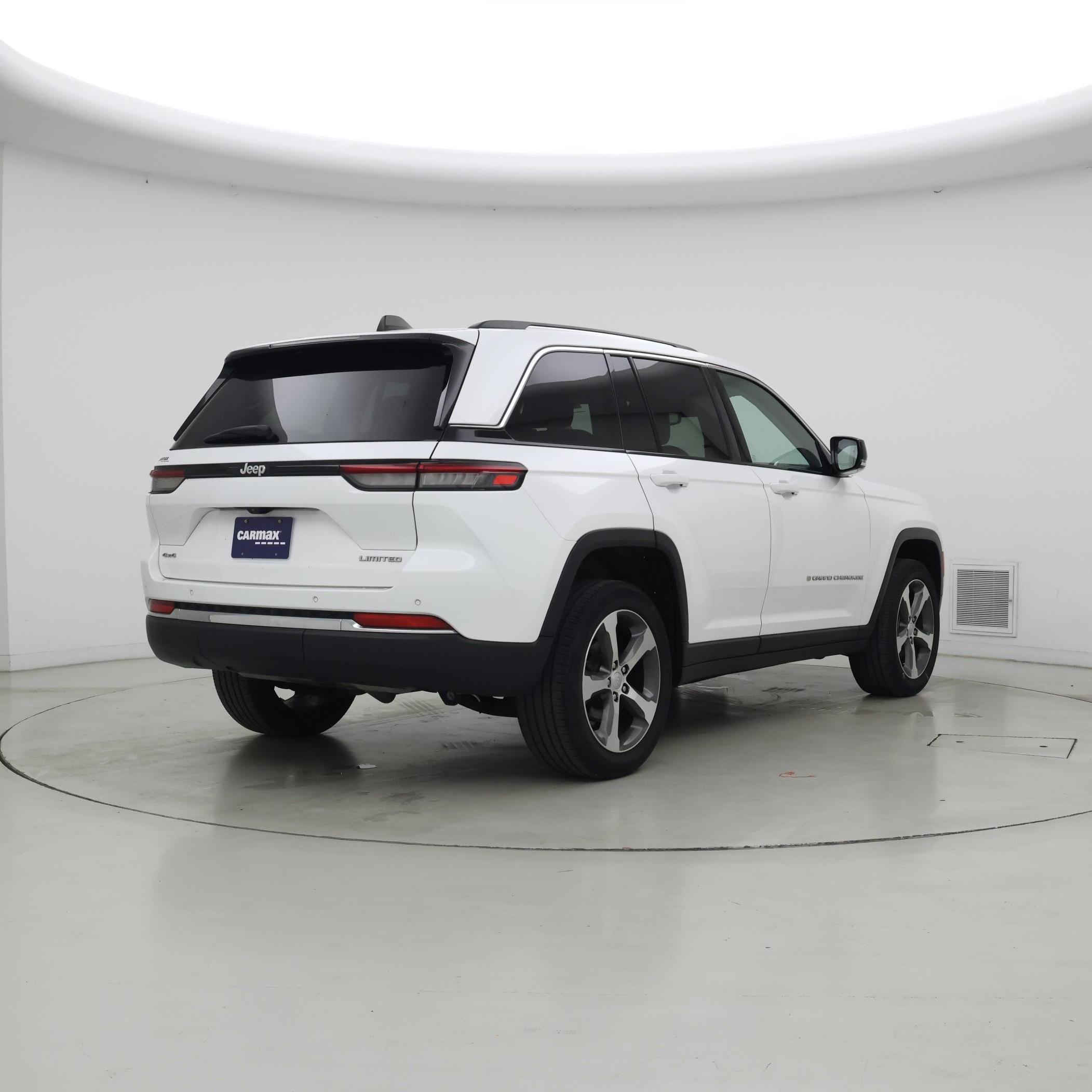 Thumbnail: 2023 Jeep Grand Cherokee - 8