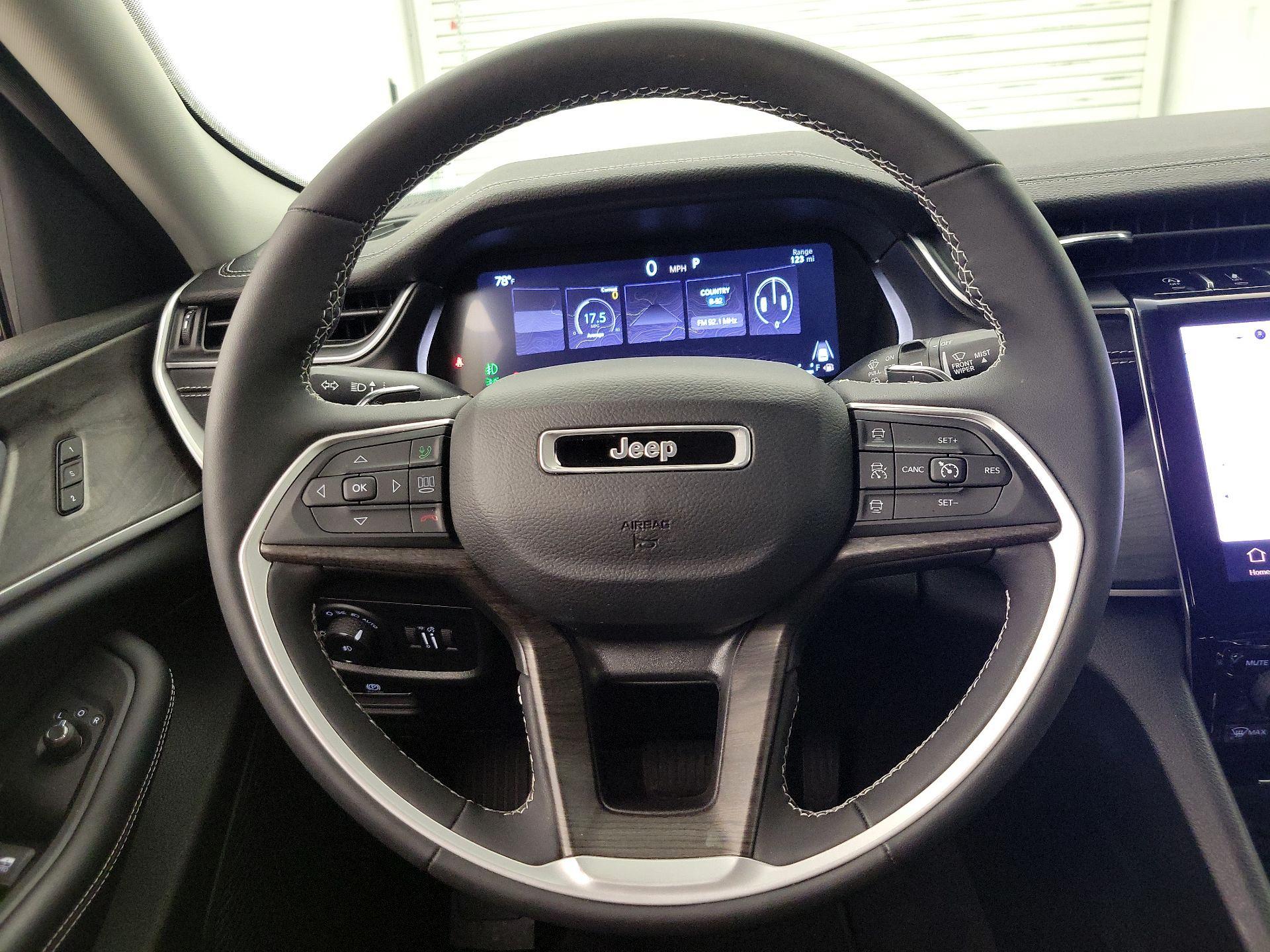 Thumbnail: 2023 Jeep Grand Cherokee - 10