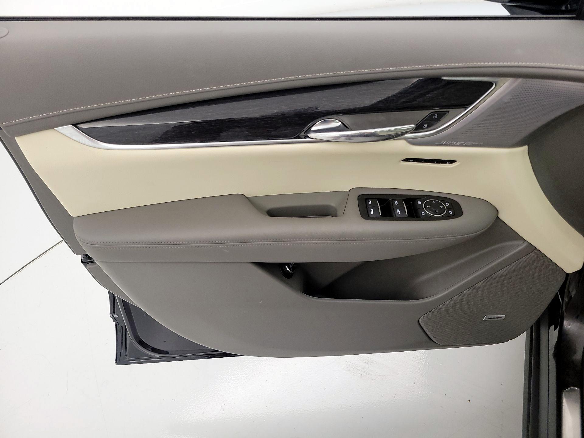 Thumbnail: 2023 Cadillac XT6 - 12