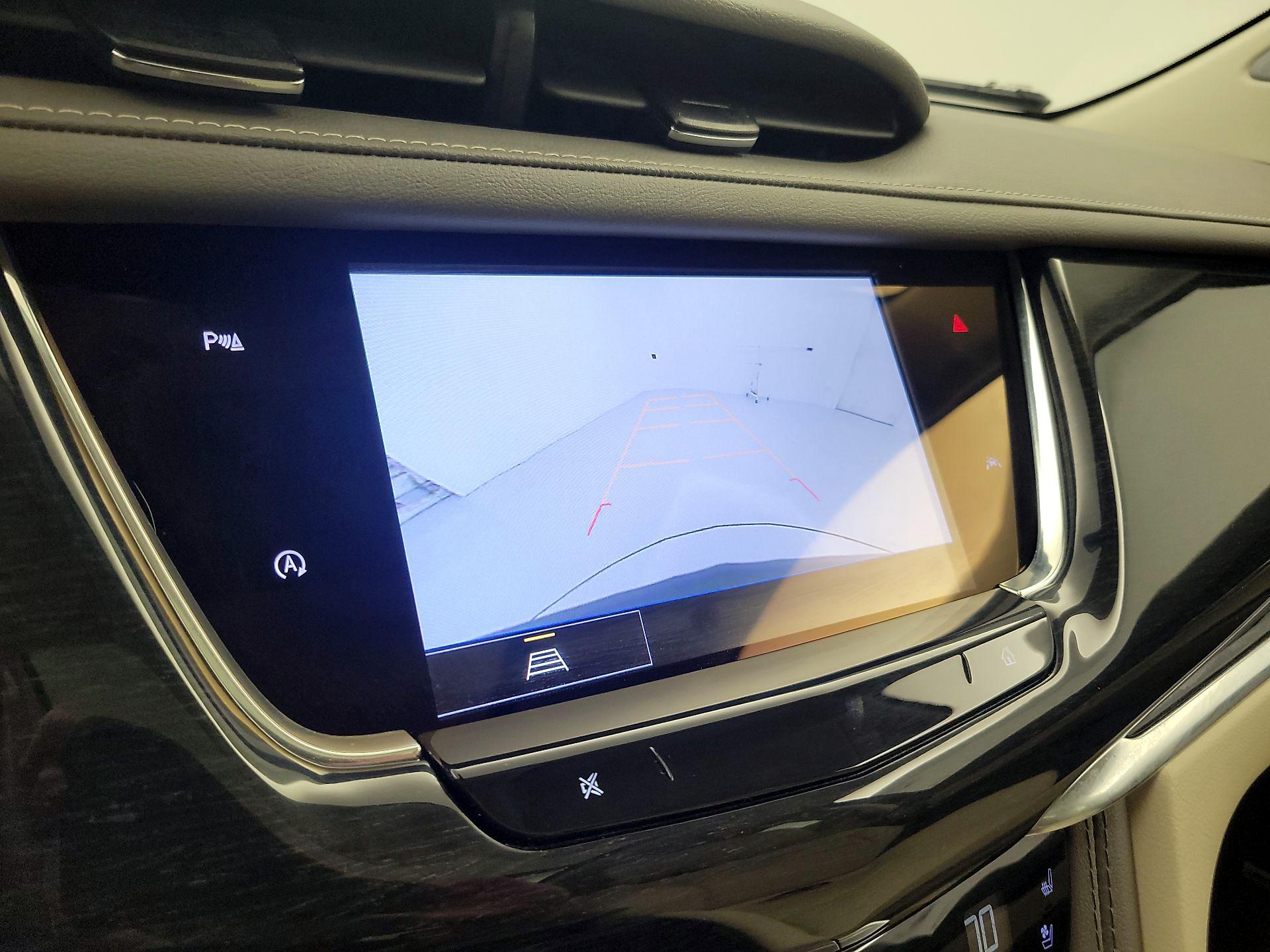 Thumbnail: 2023 Cadillac XT6 - 15