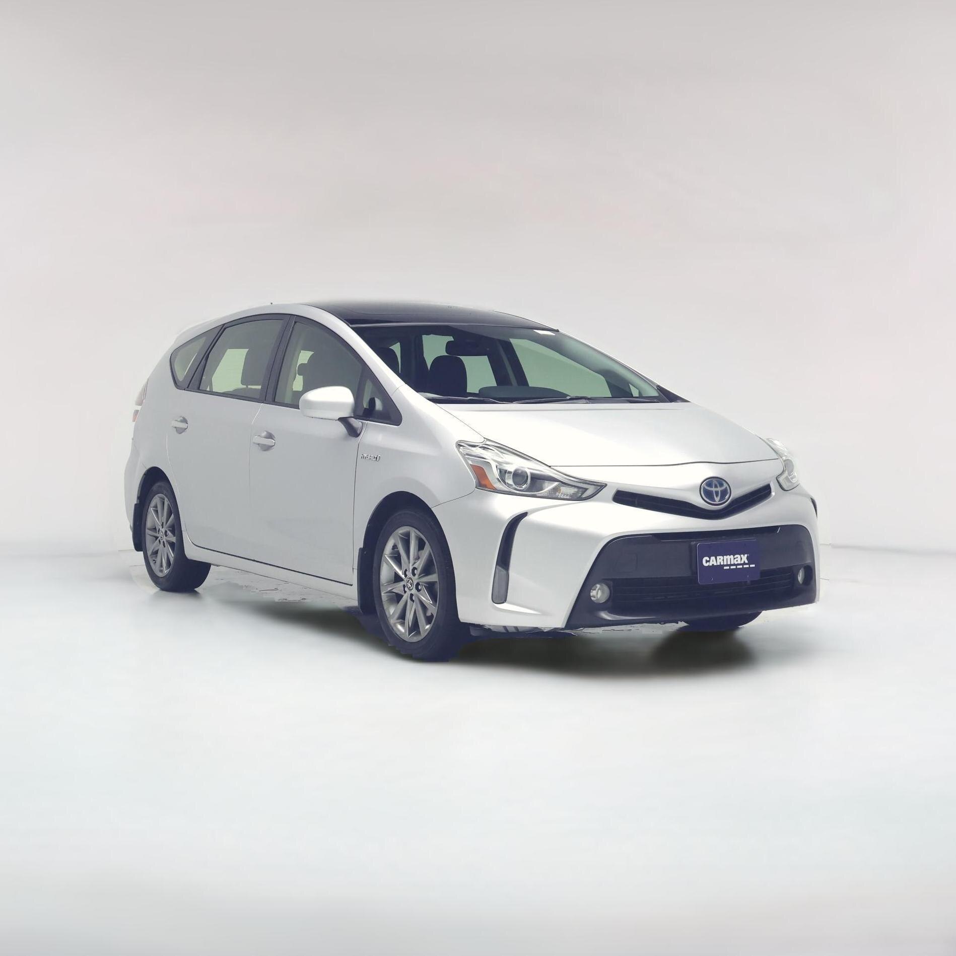 Thumbnail: 2017 Toyota Prius v - 1