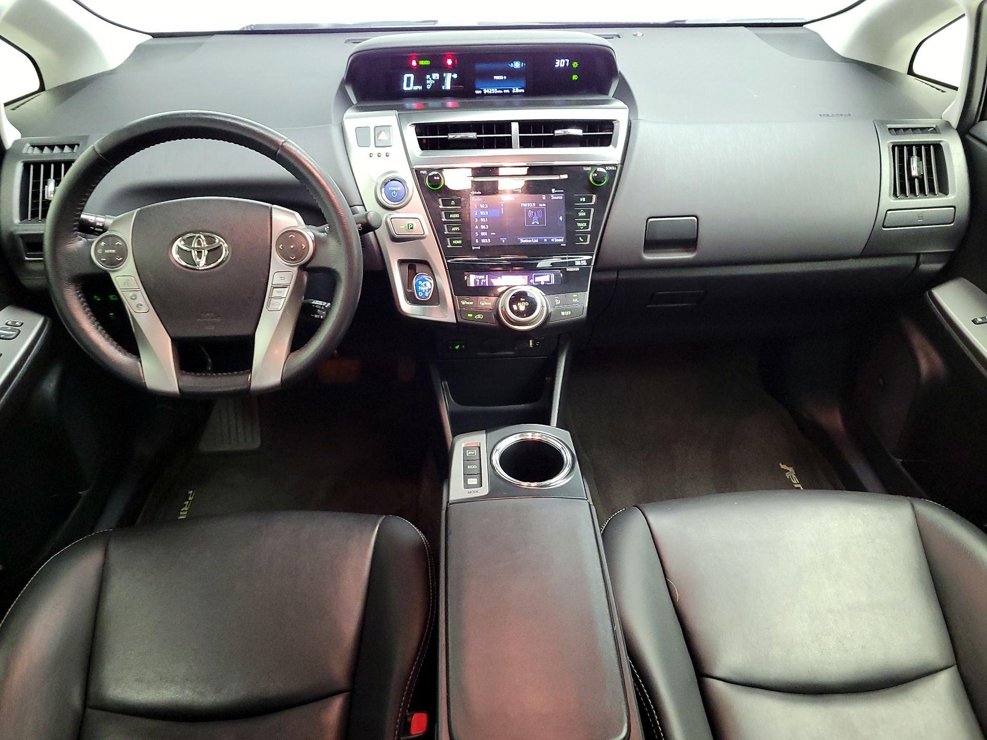 Thumbnail: 2017 Toyota Prius v - 9