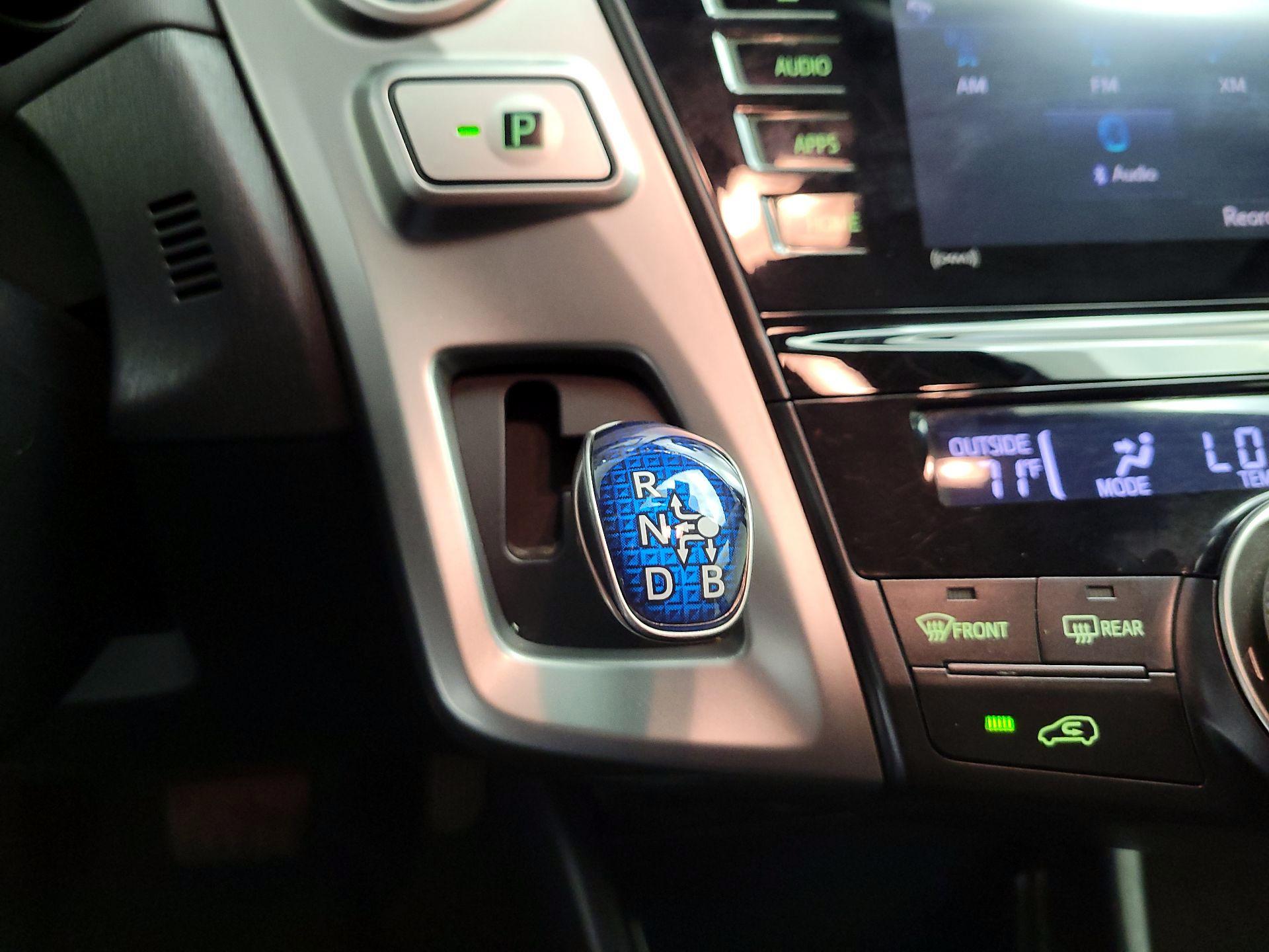 Thumbnail: 2017 Toyota Prius v - 15