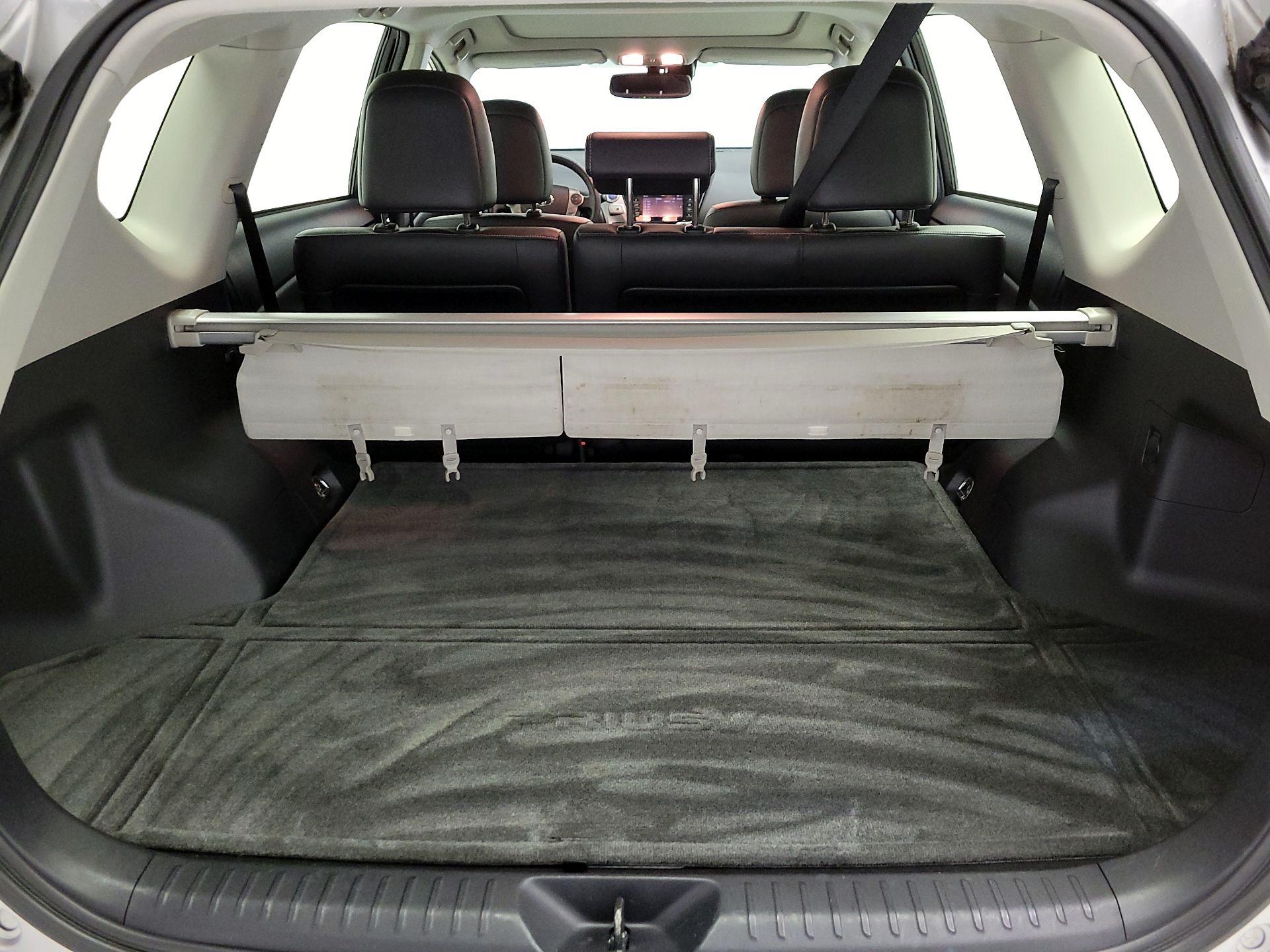 Thumbnail: 2017 Toyota Prius v - 16