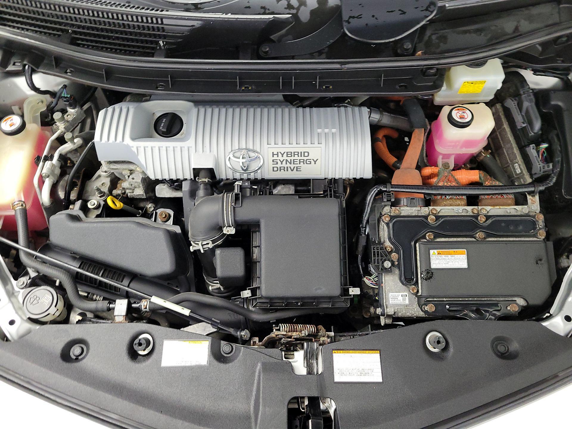Thumbnail: 2017 Toyota Prius v - 17