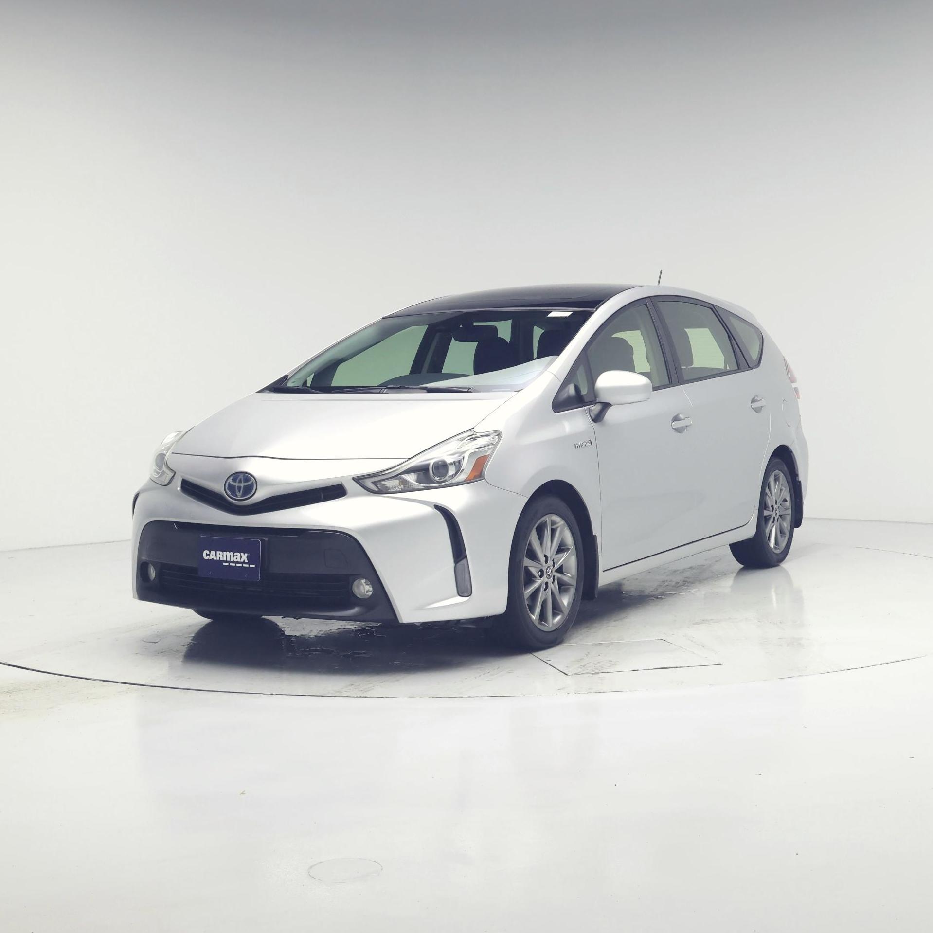 Thumbnail: 2017 Toyota Prius v - 4