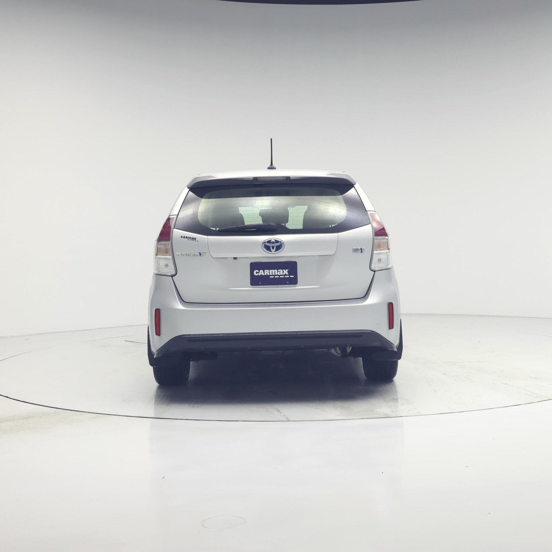 Thumbnail: 2017 Toyota Prius v - 6