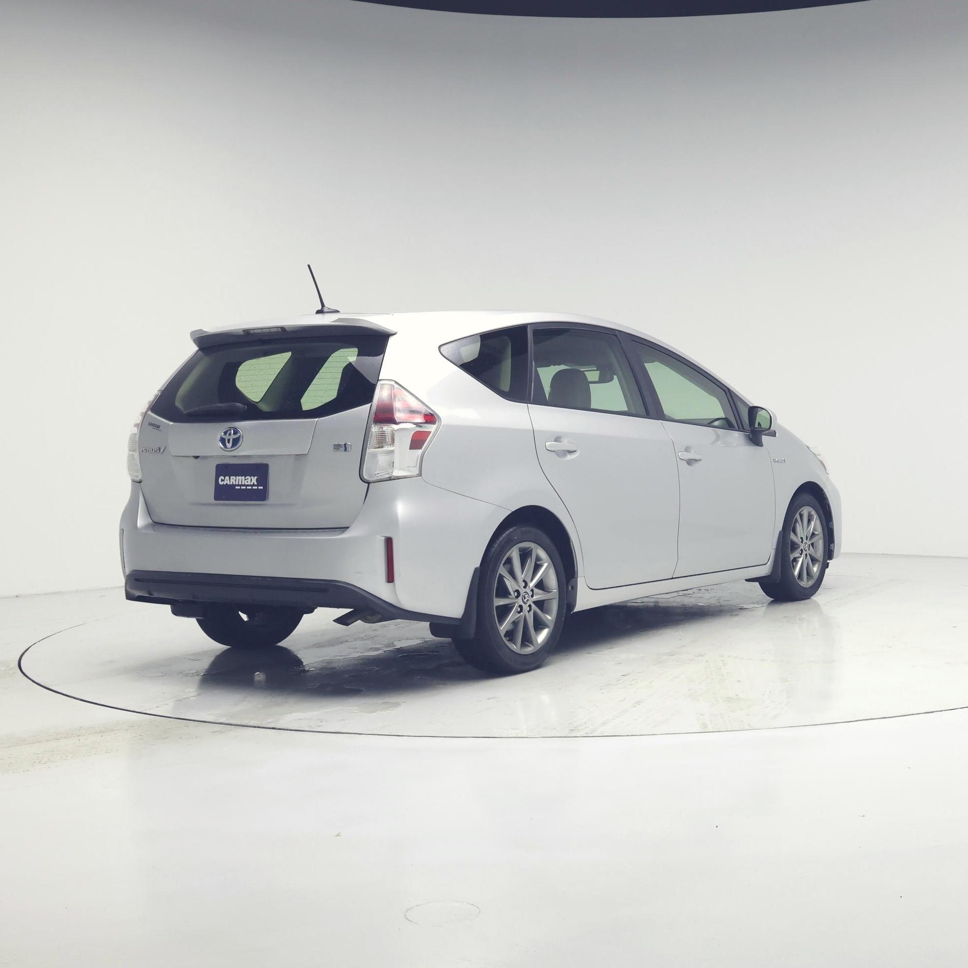 Thumbnail: 2017 Toyota Prius v - 8