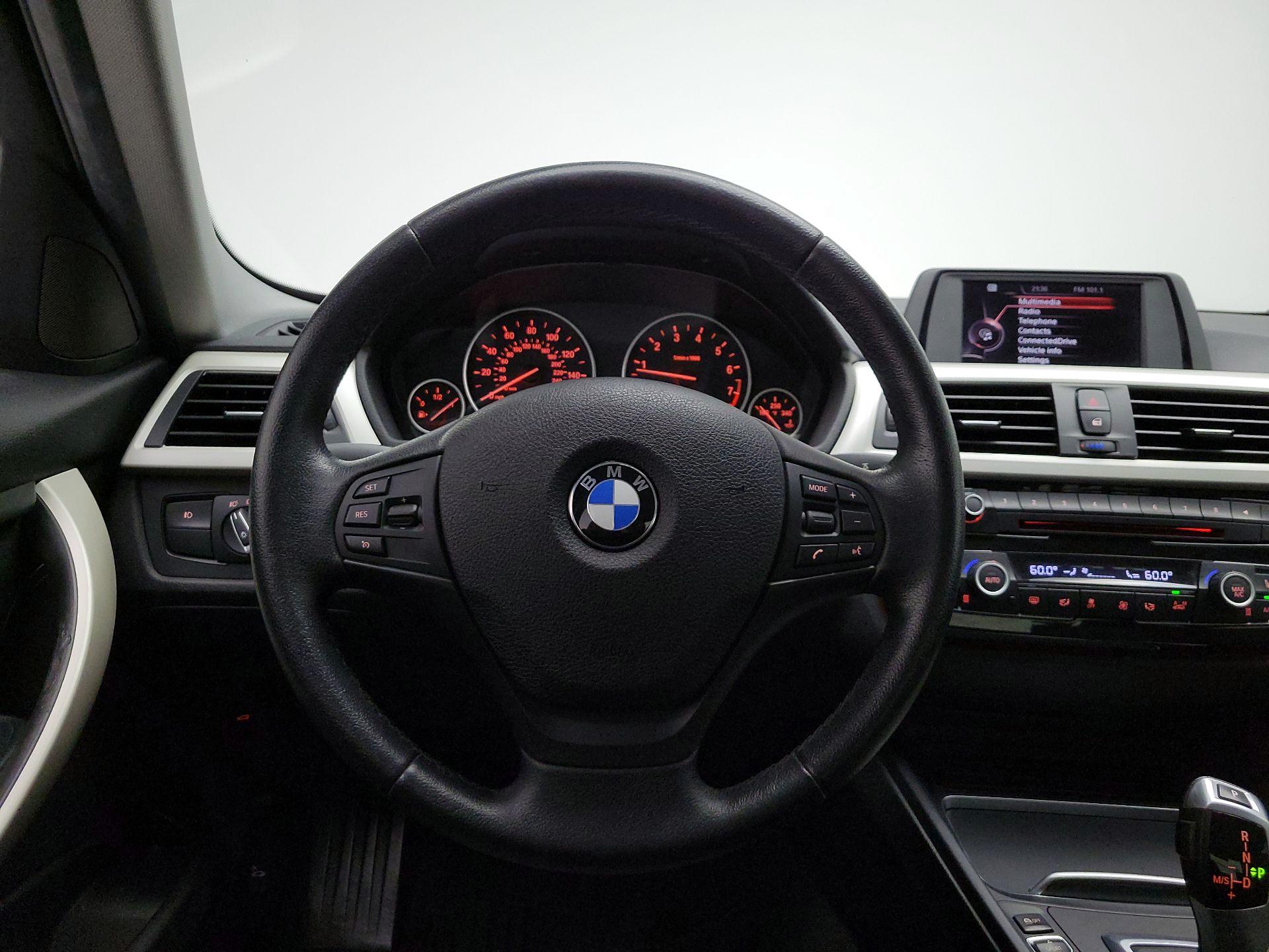 Thumbnail: 2016 BMW 3 Series - 10