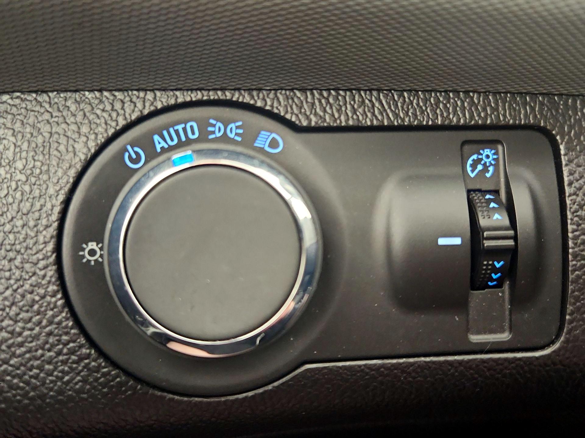 Thumbnail: 2015 Chevrolet Sonic - 13
