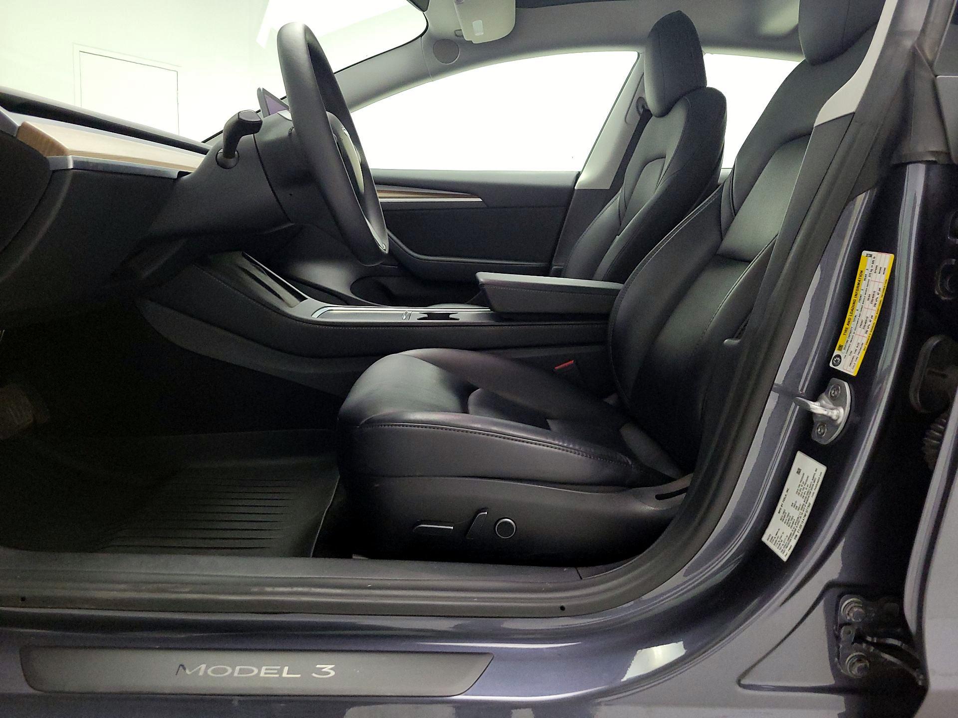 Thumbnail: 2022 Tesla Model 3 - 11