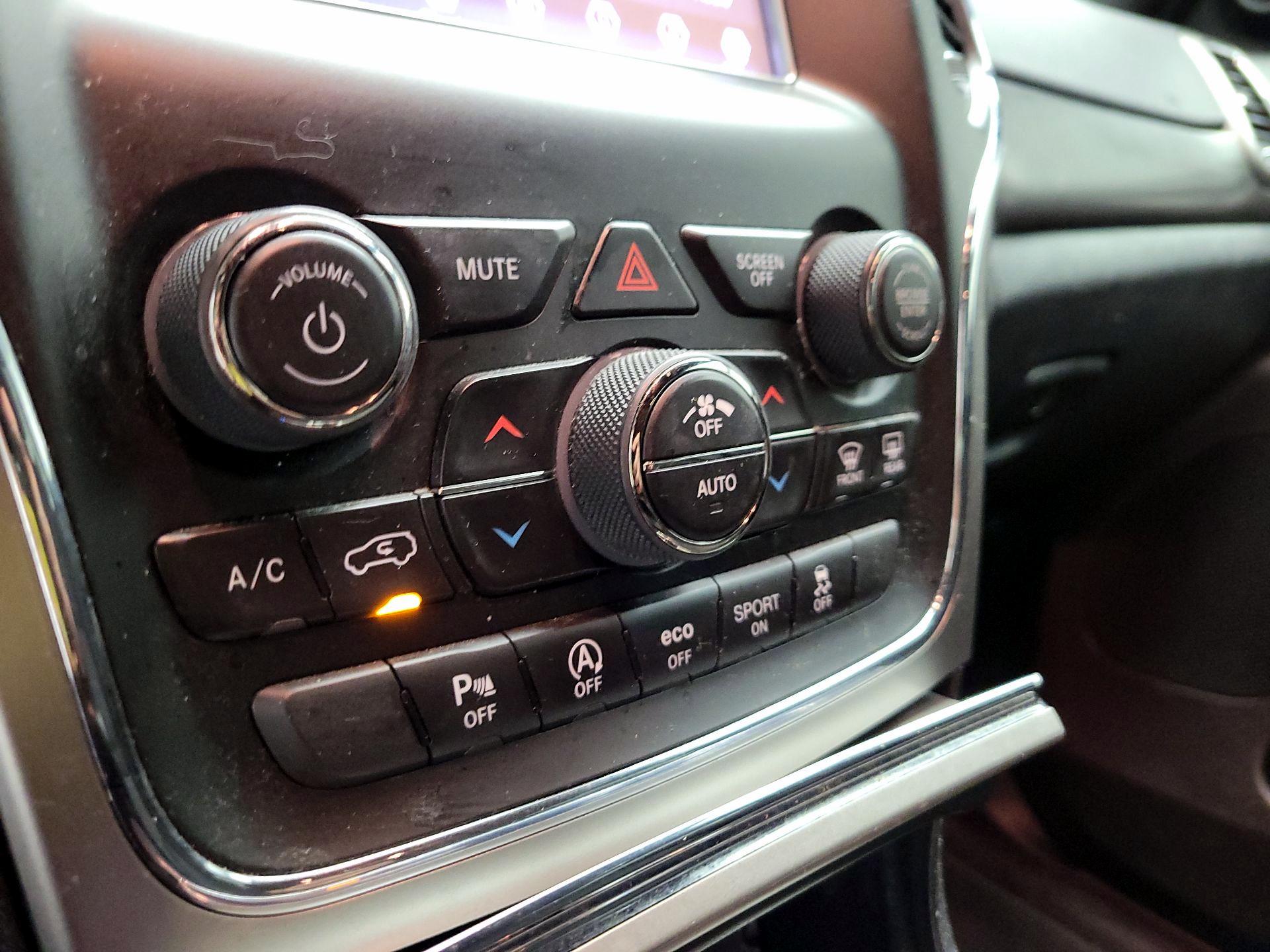 Thumbnail: 2018 Jeep Grand Cherokee - 14
