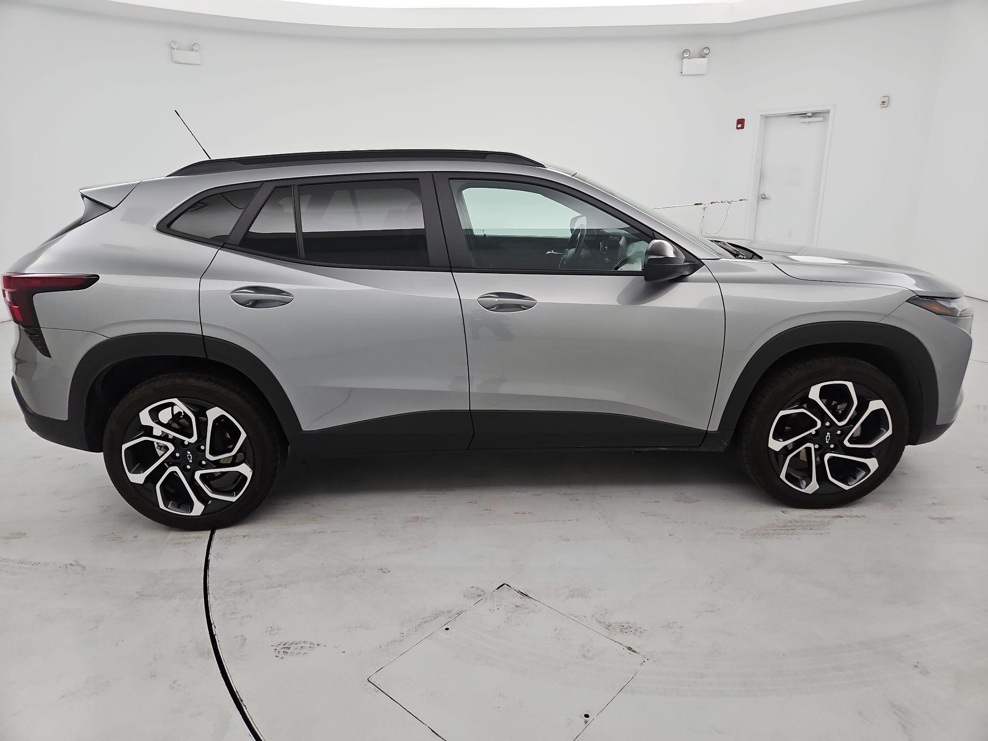 Thumbnail: 2025 Chevrolet Trax - 4