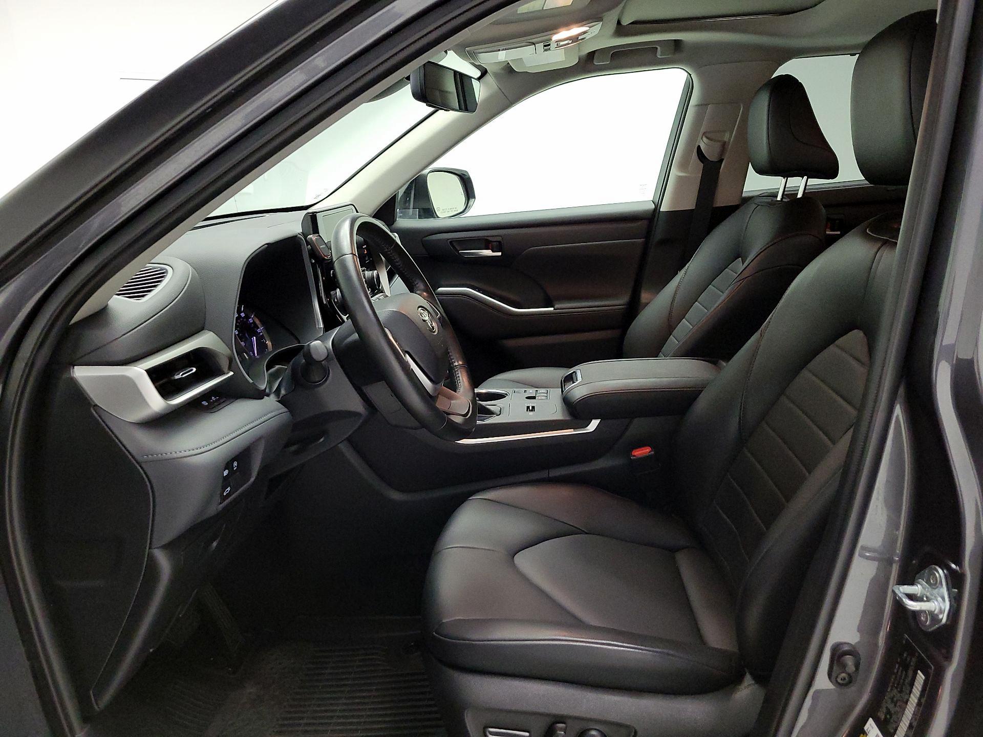 Thumbnail: 2023 Toyota Highlander - 11