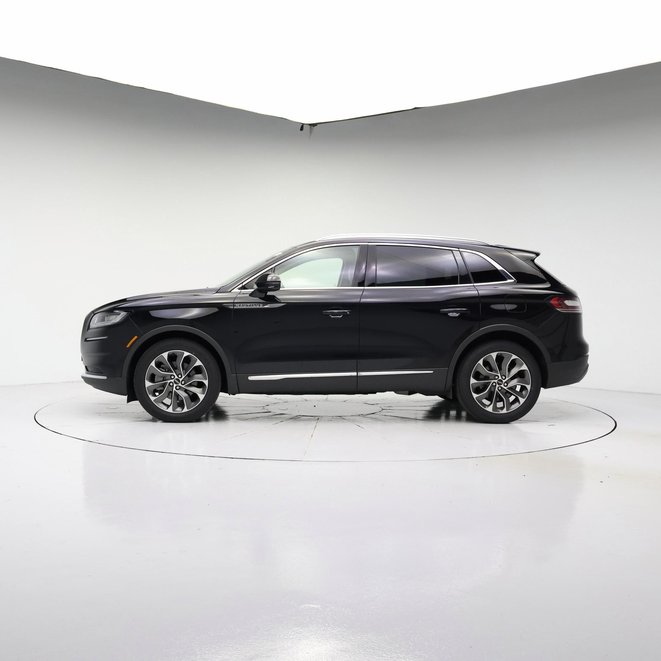Thumbnail: 2022 Lincoln Nautilus - 3