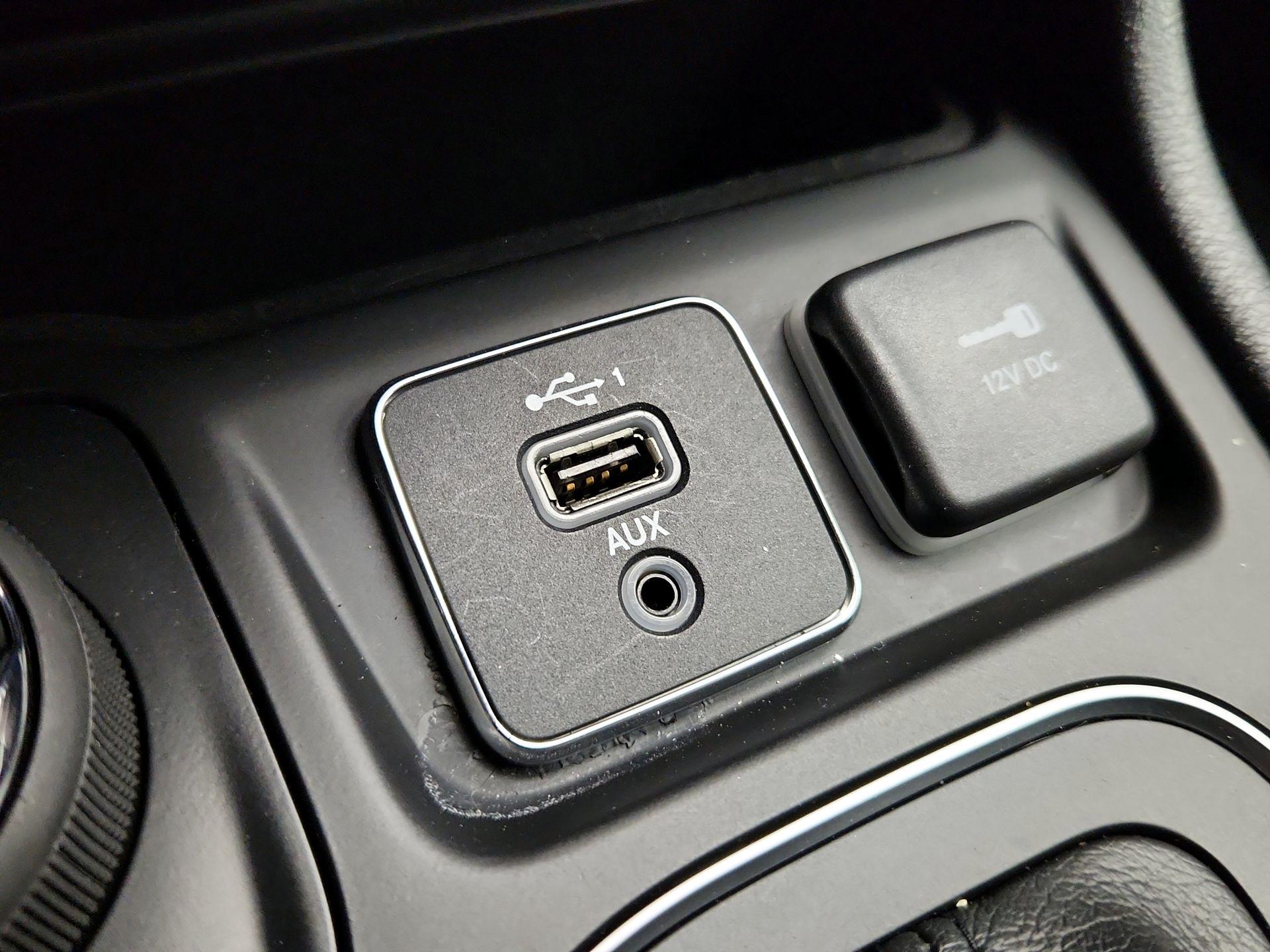 Thumbnail: 2021 Jeep Cherokee - 18