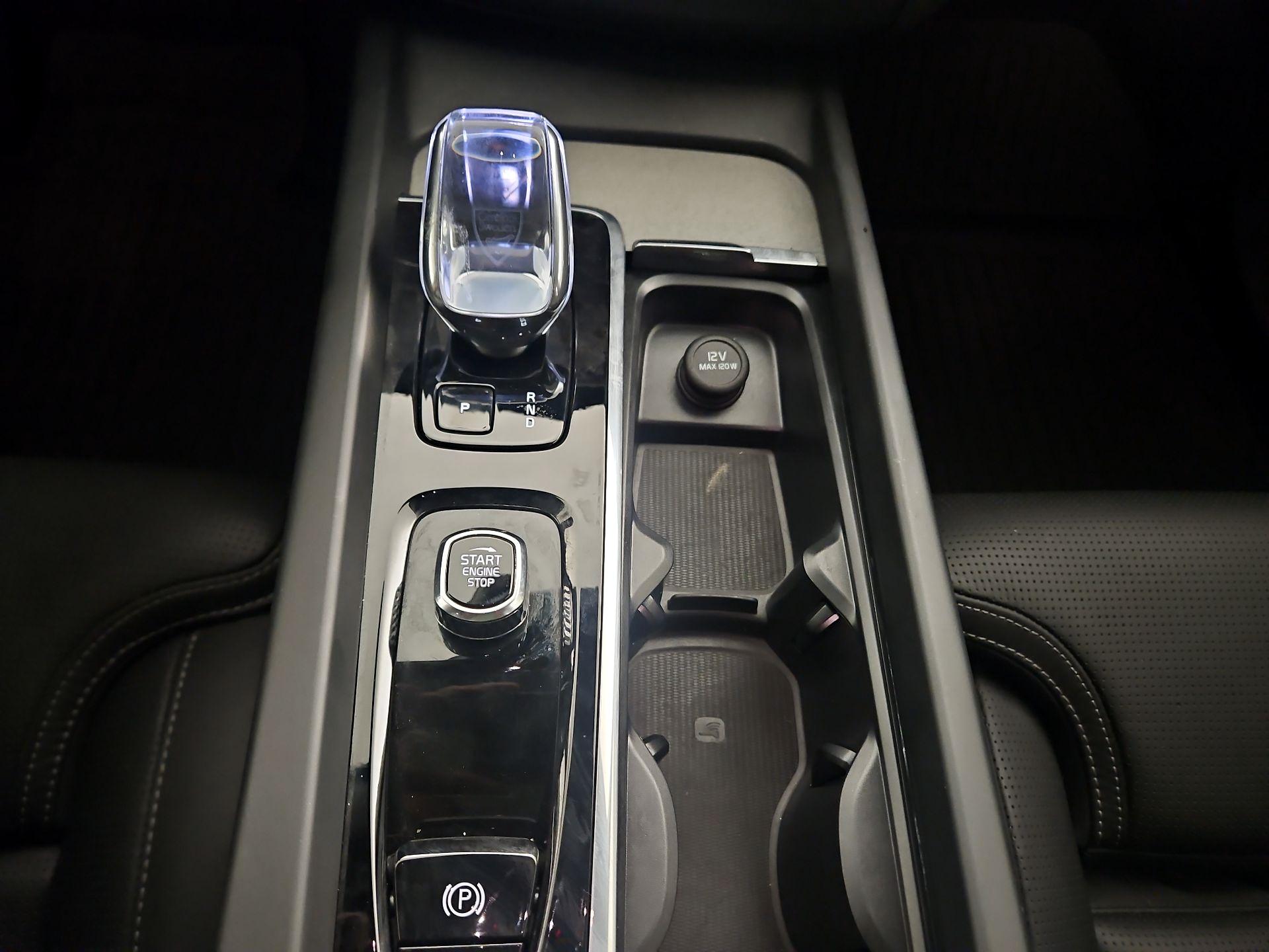 Thumbnail: 2025 Volvo XC60 - 15