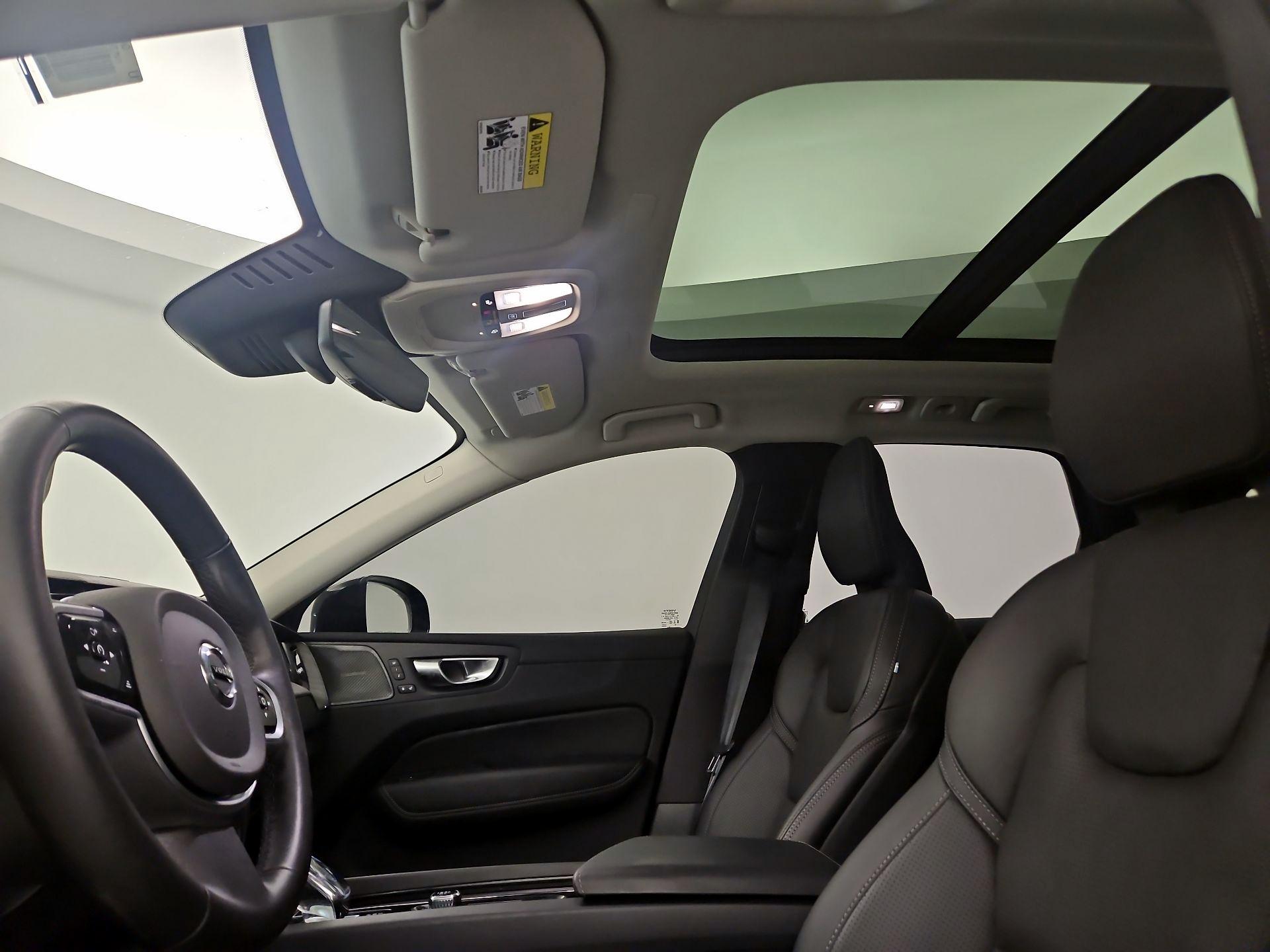 Thumbnail: 2025 Volvo XC60 - 17