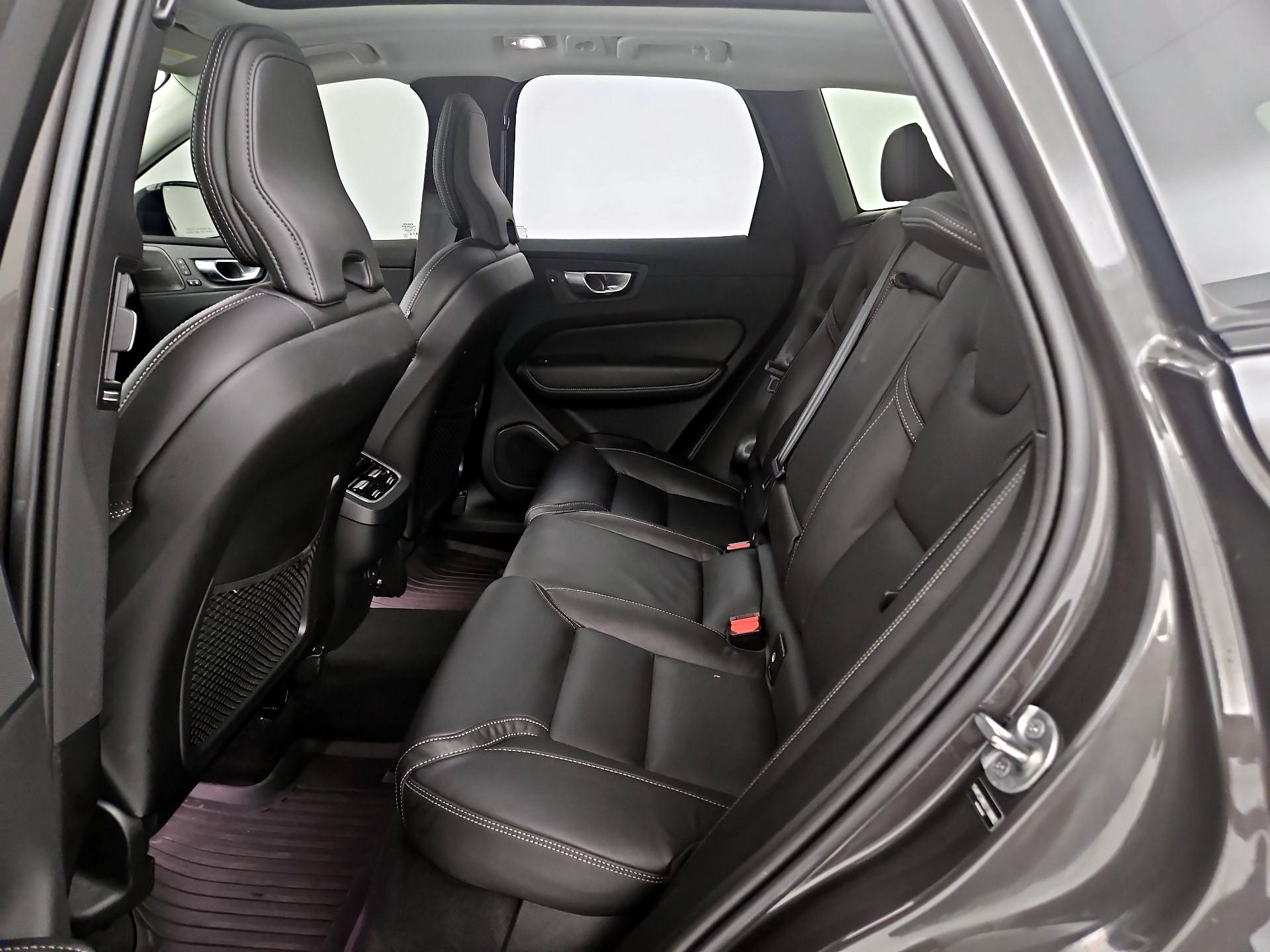 Thumbnail: 2025 Volvo XC60 - 18