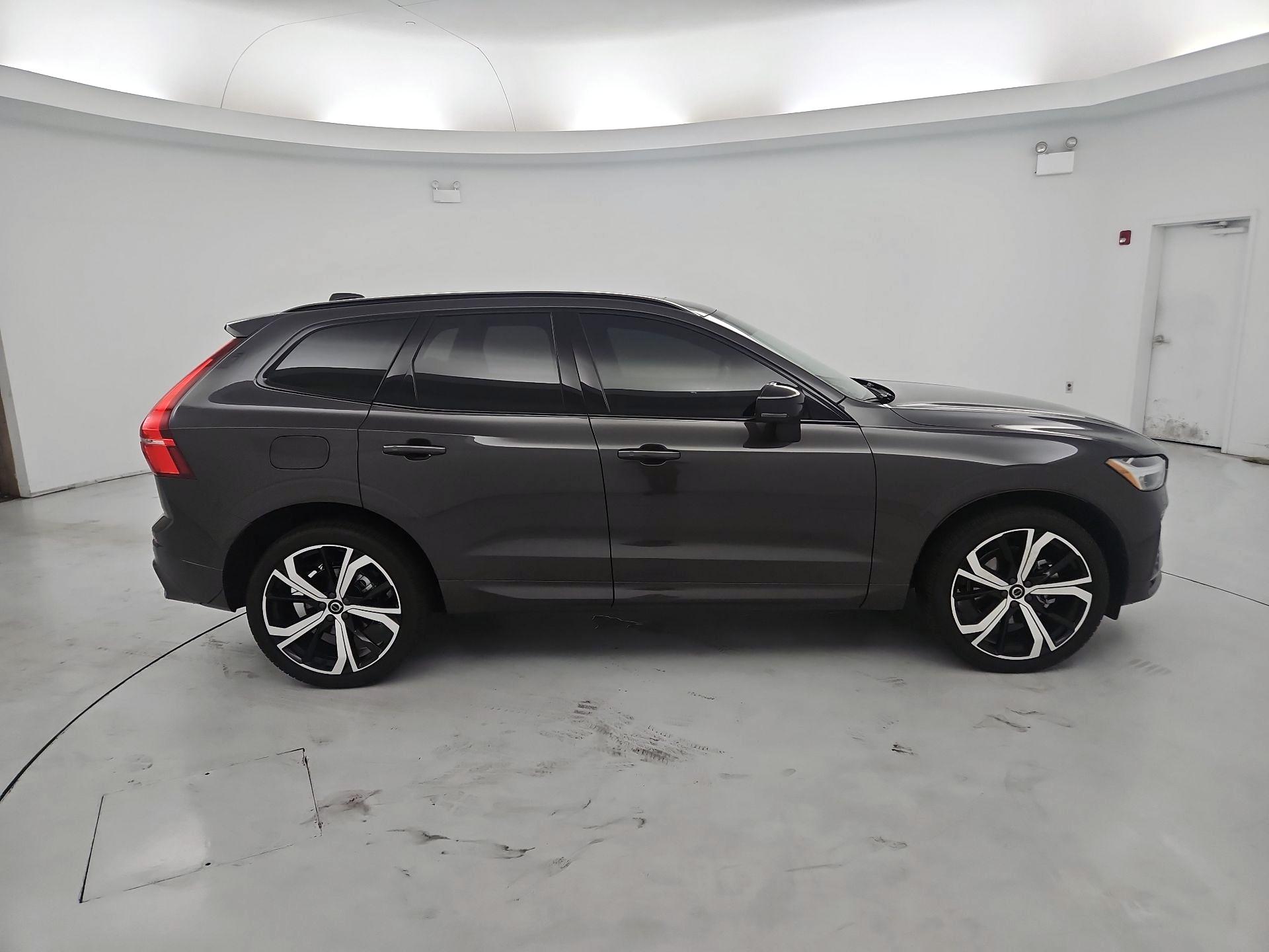 Thumbnail: 2025 Volvo XC60 - 4
