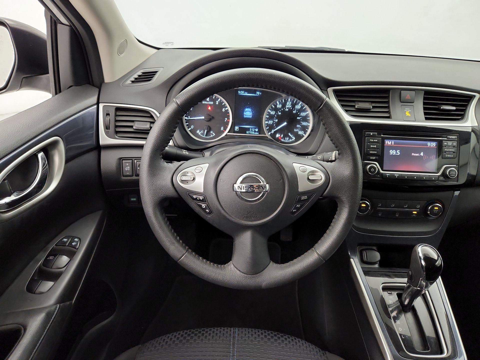 Thumbnail: 2017 Nissan Sentra - 10