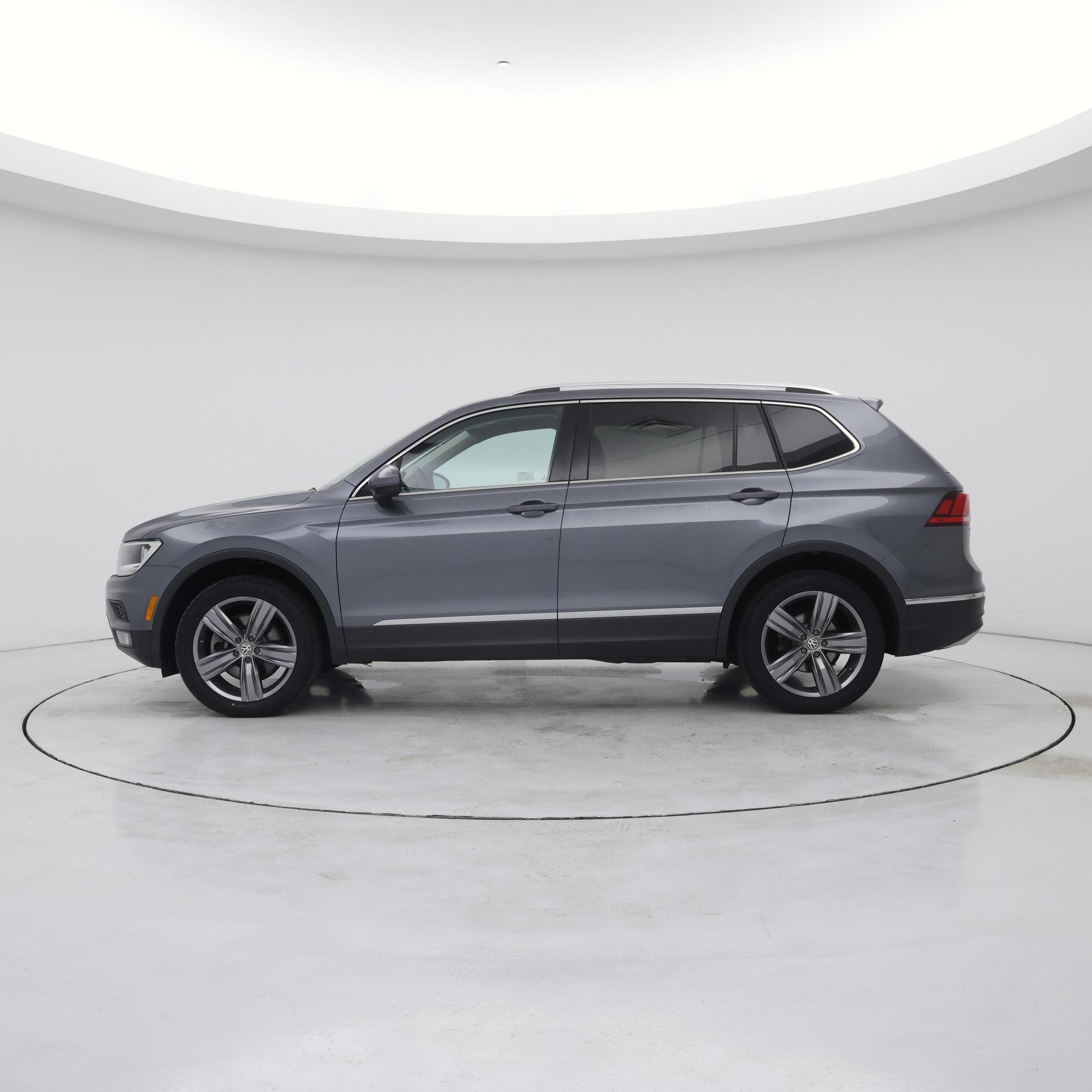 Thumbnail: 2020 Volkswagen Tiguan - 3