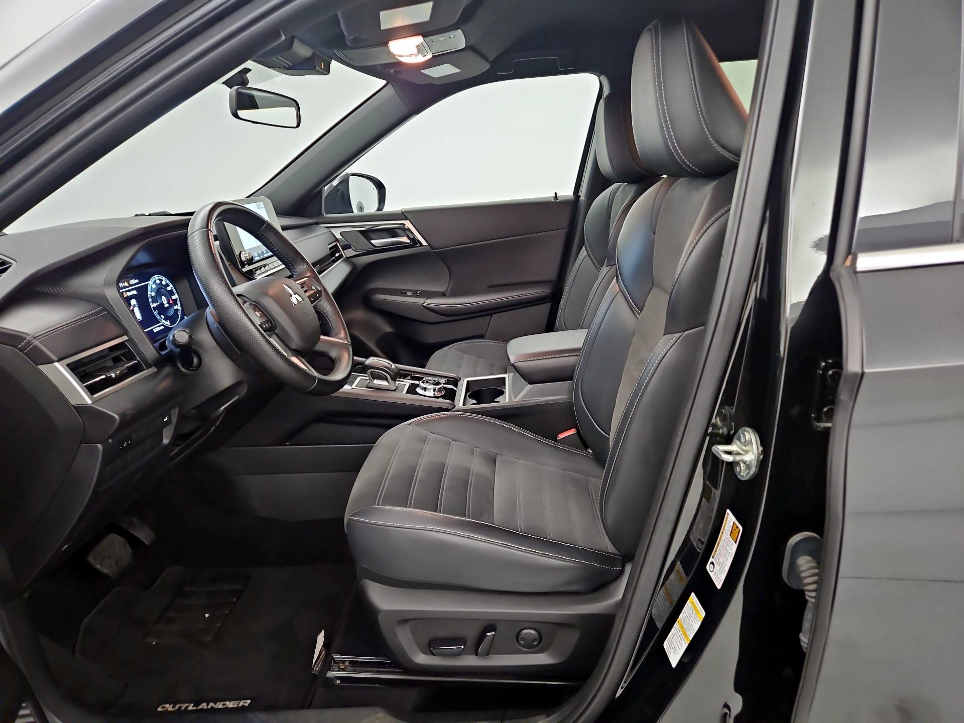 Thumbnail: 2024 Mitsubishi Outlander - 9