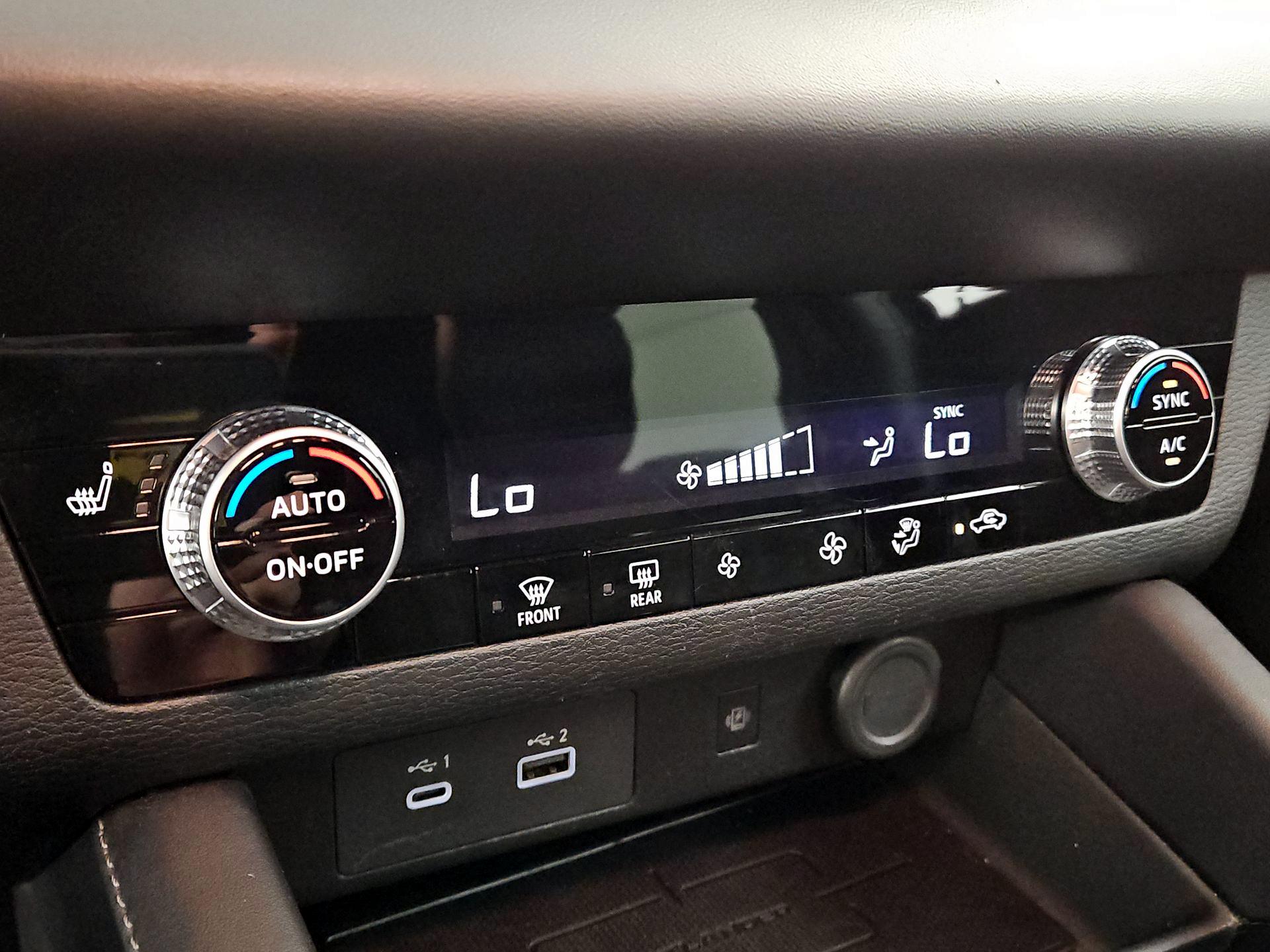 Thumbnail: 2024 Mitsubishi Outlander - 15