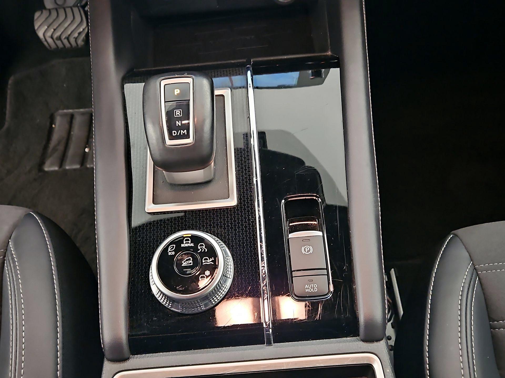 Thumbnail: 2024 Mitsubishi Outlander - 16