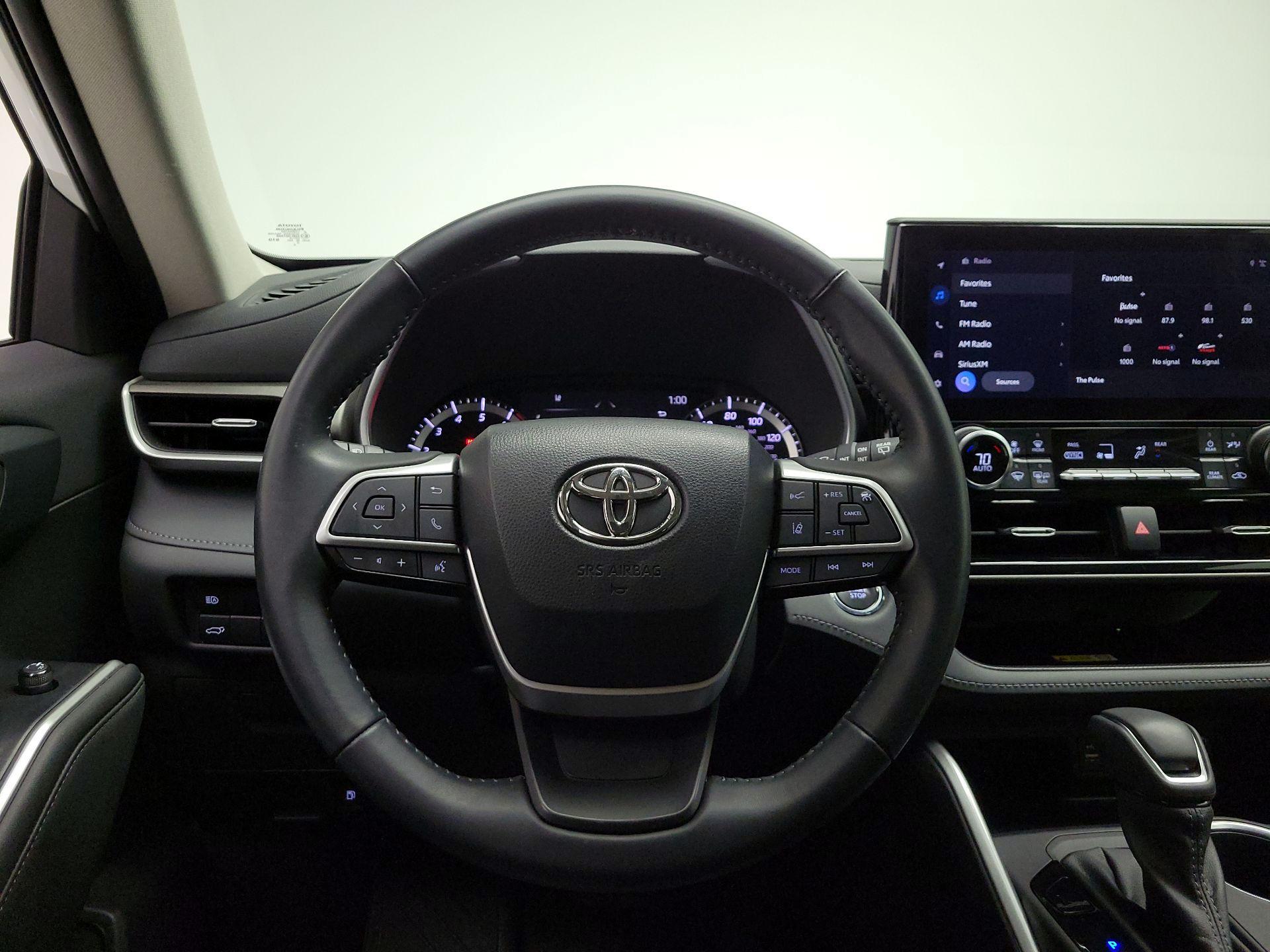 Thumbnail: 2023 Toyota Highlander - 10
