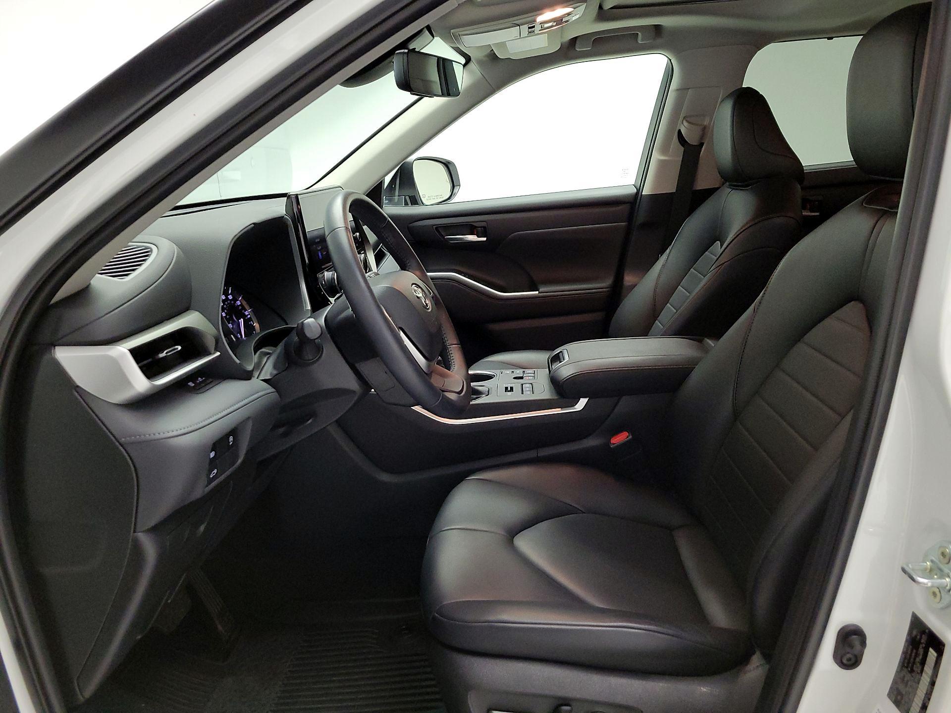 Thumbnail: 2023 Toyota Highlander - 11