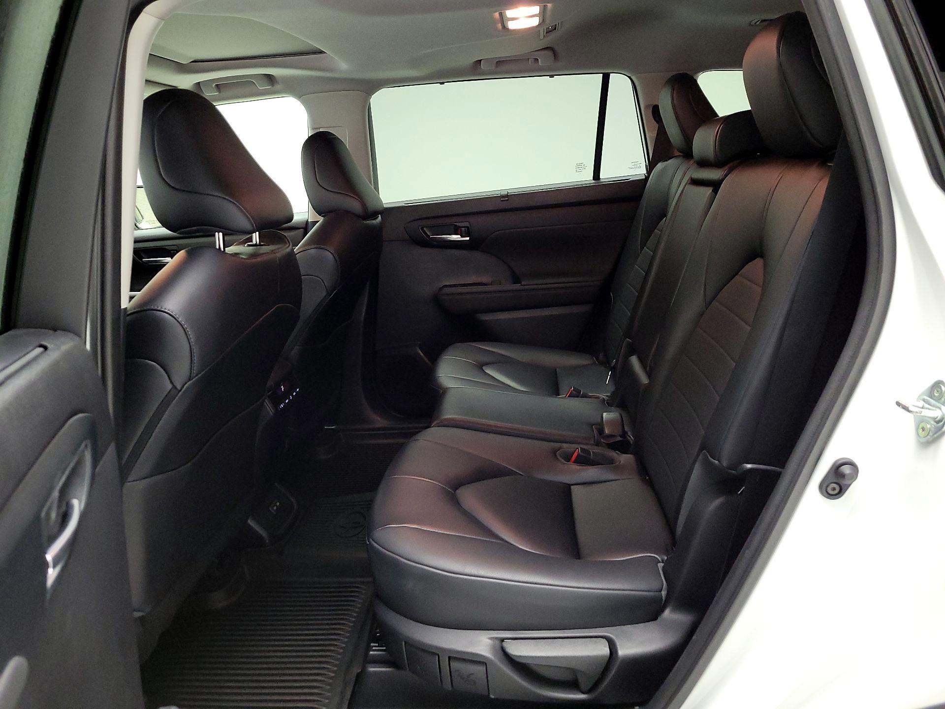 Thumbnail: 2023 Toyota Highlander - 18
