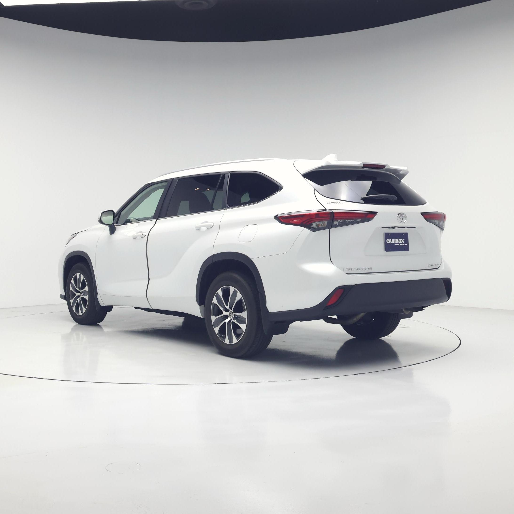 Thumbnail: 2023 Toyota Highlander - 2