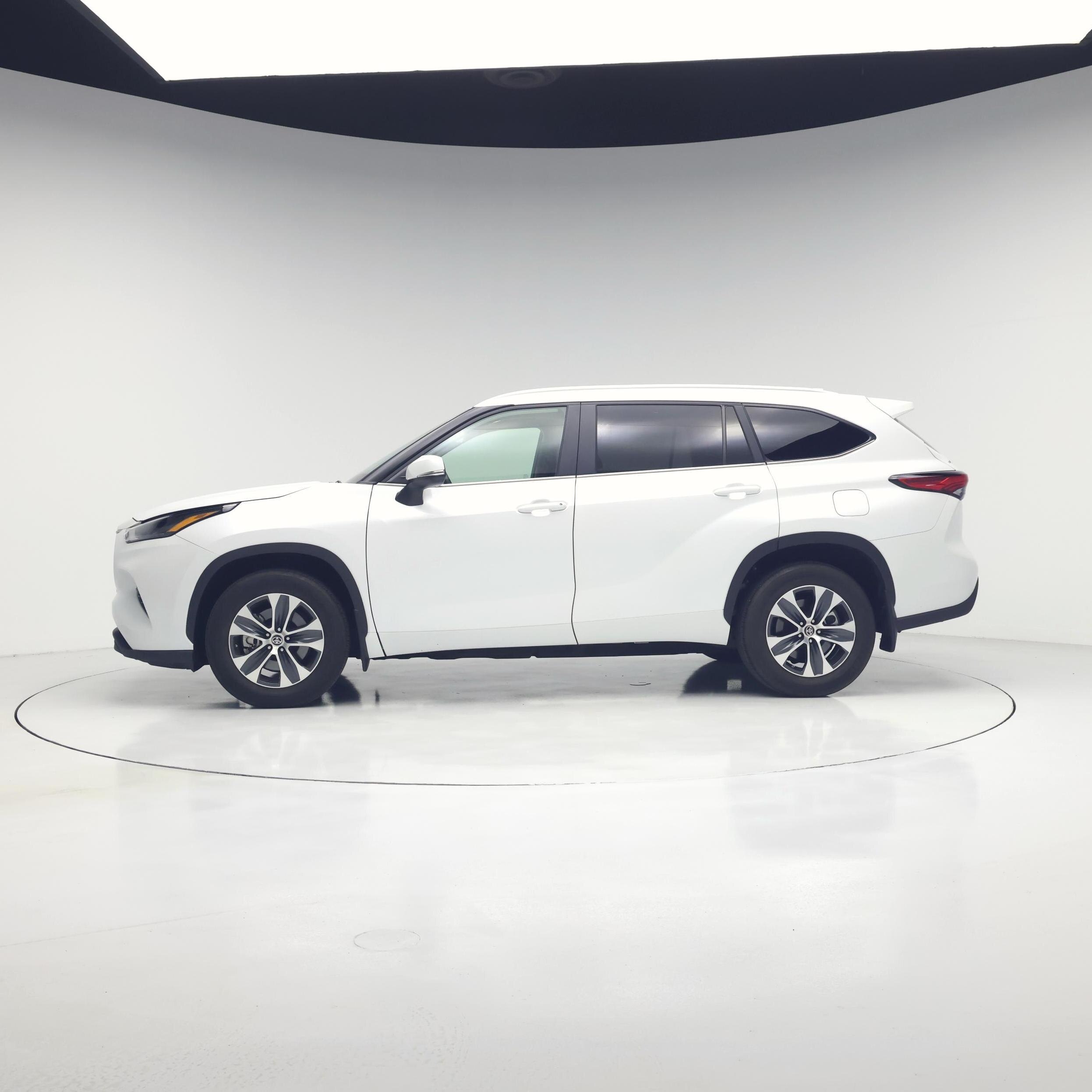 Thumbnail: 2023 Toyota Highlander - 3
