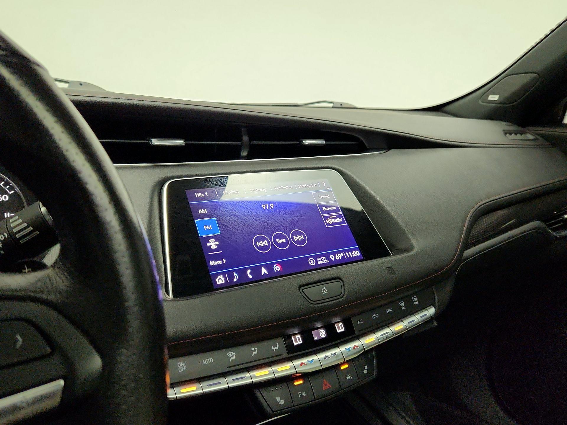 Thumbnail: 2020 Cadillac XT4 - 16