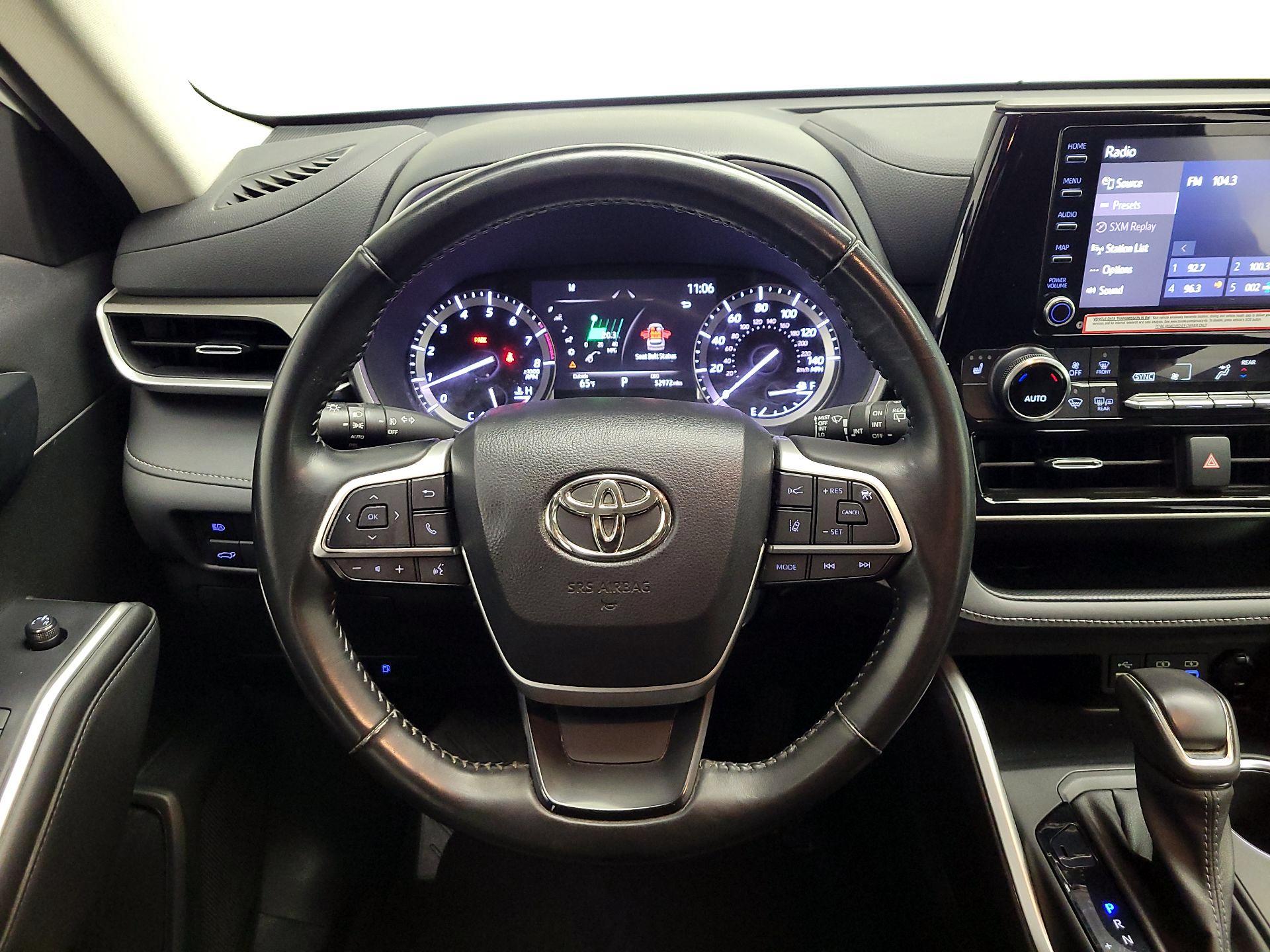 Thumbnail: 2022 Toyota Highlander - 10