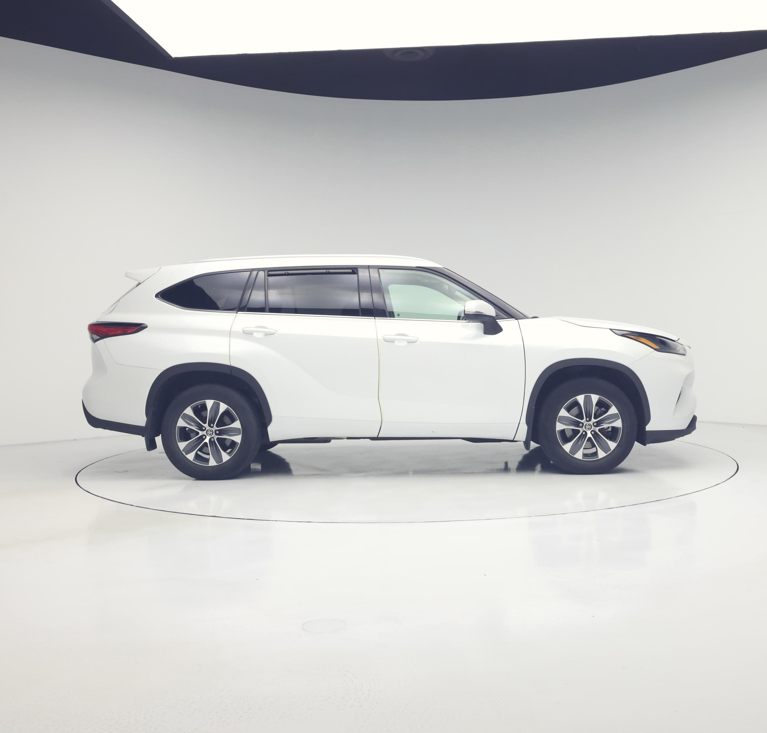 Thumbnail: 2022 Toyota Highlander - 7