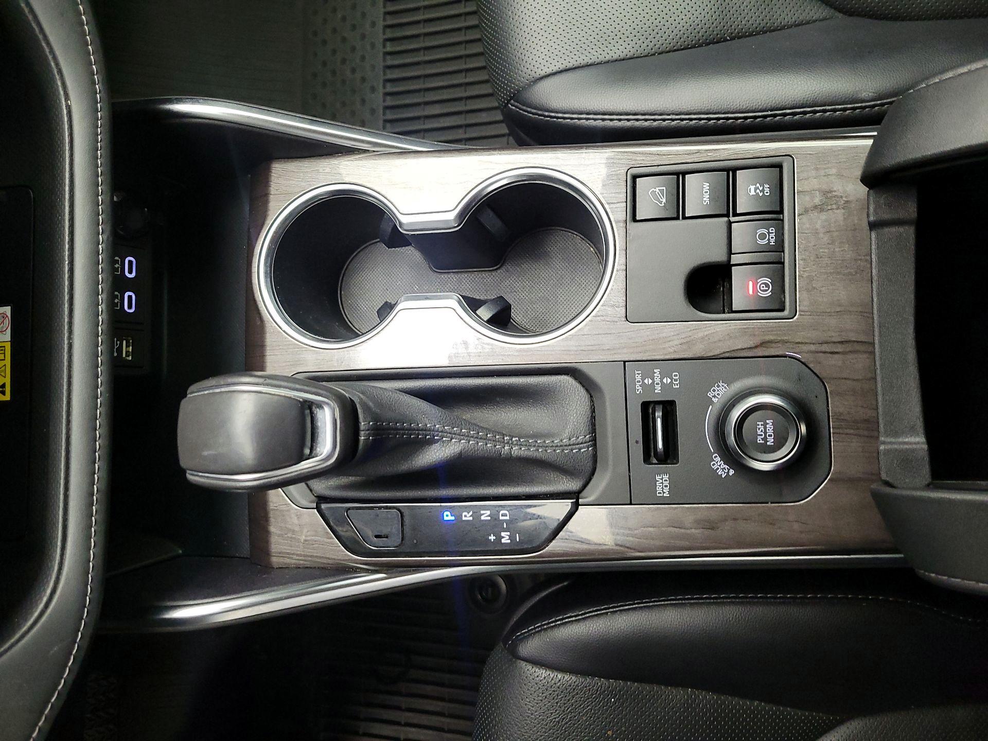 Thumbnail: 2023 Toyota Highlander - 17