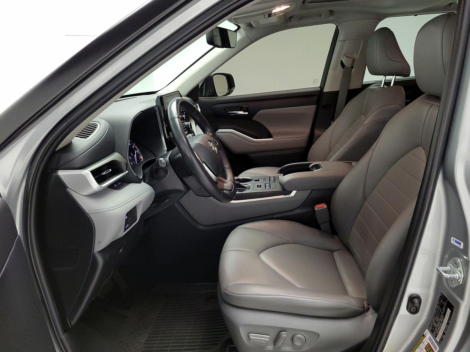 Thumbnail: 2022 Toyota Highlander - 11