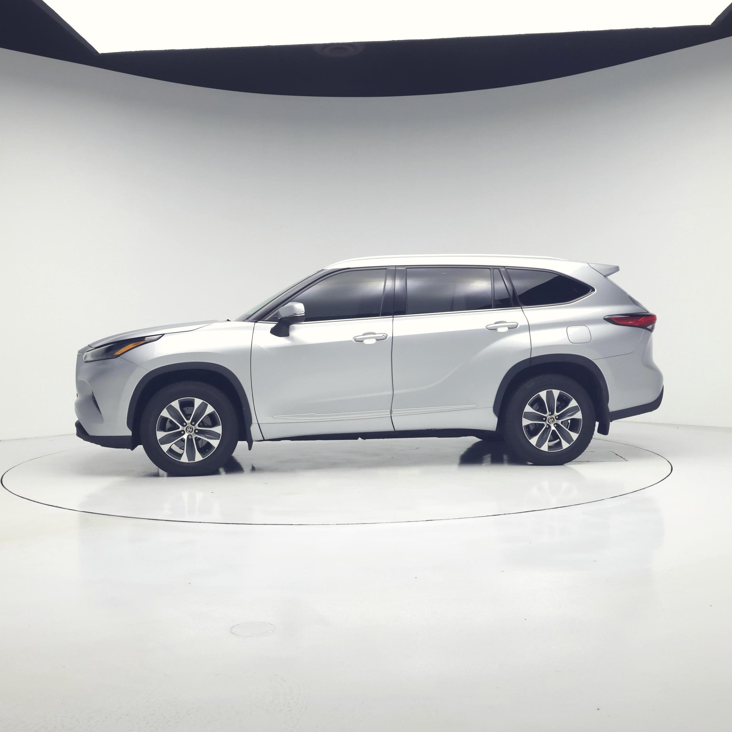 Thumbnail: 2022 Toyota Highlander - 3